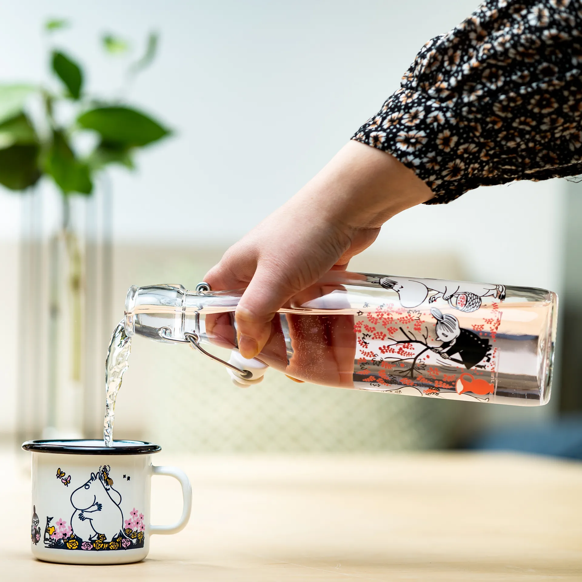 Moomin γυάλινο μπουκάλι 0,5 l, Μούρα Muurla