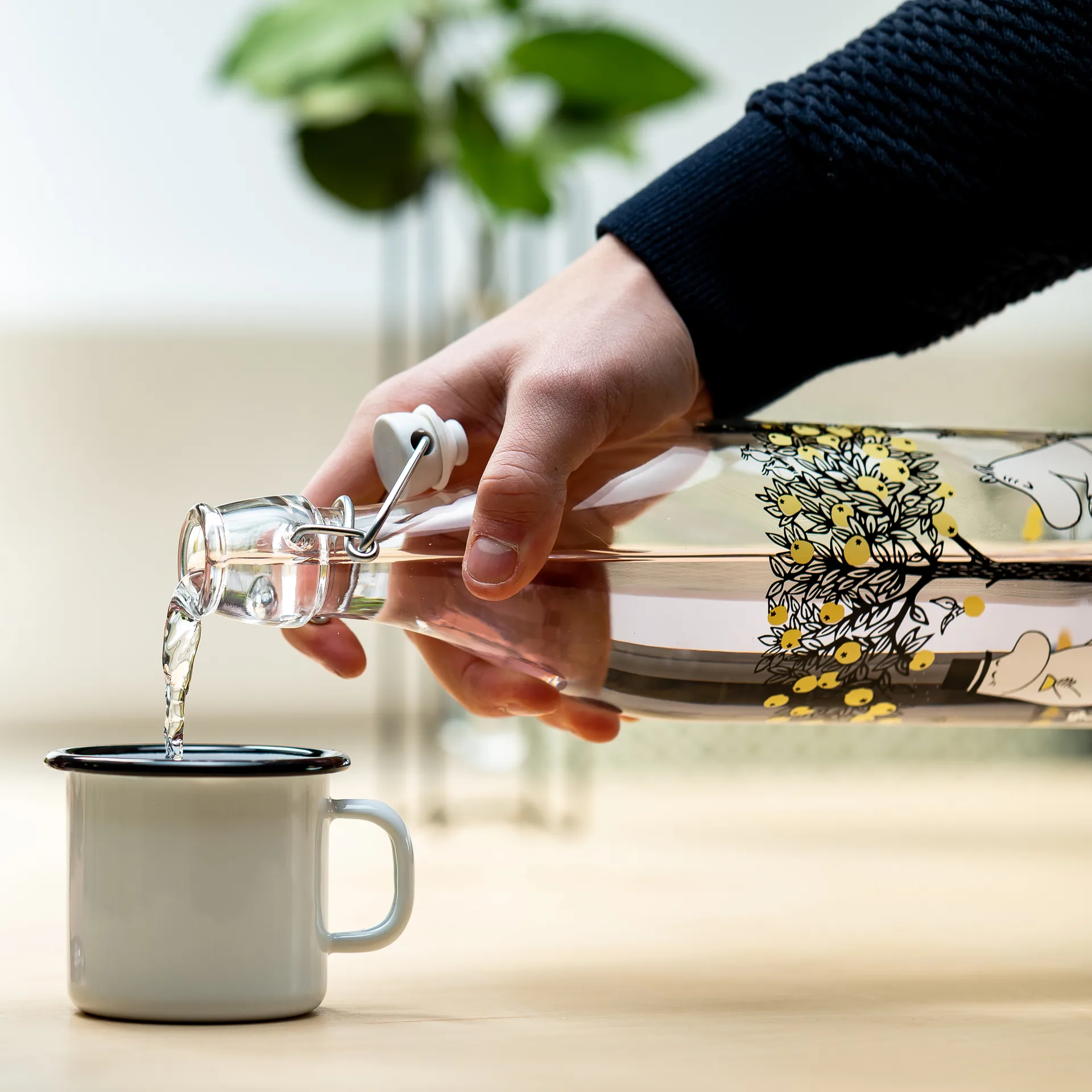 Moomin γυάλινο μπουκάλι 1 L, Μήλα Muurla