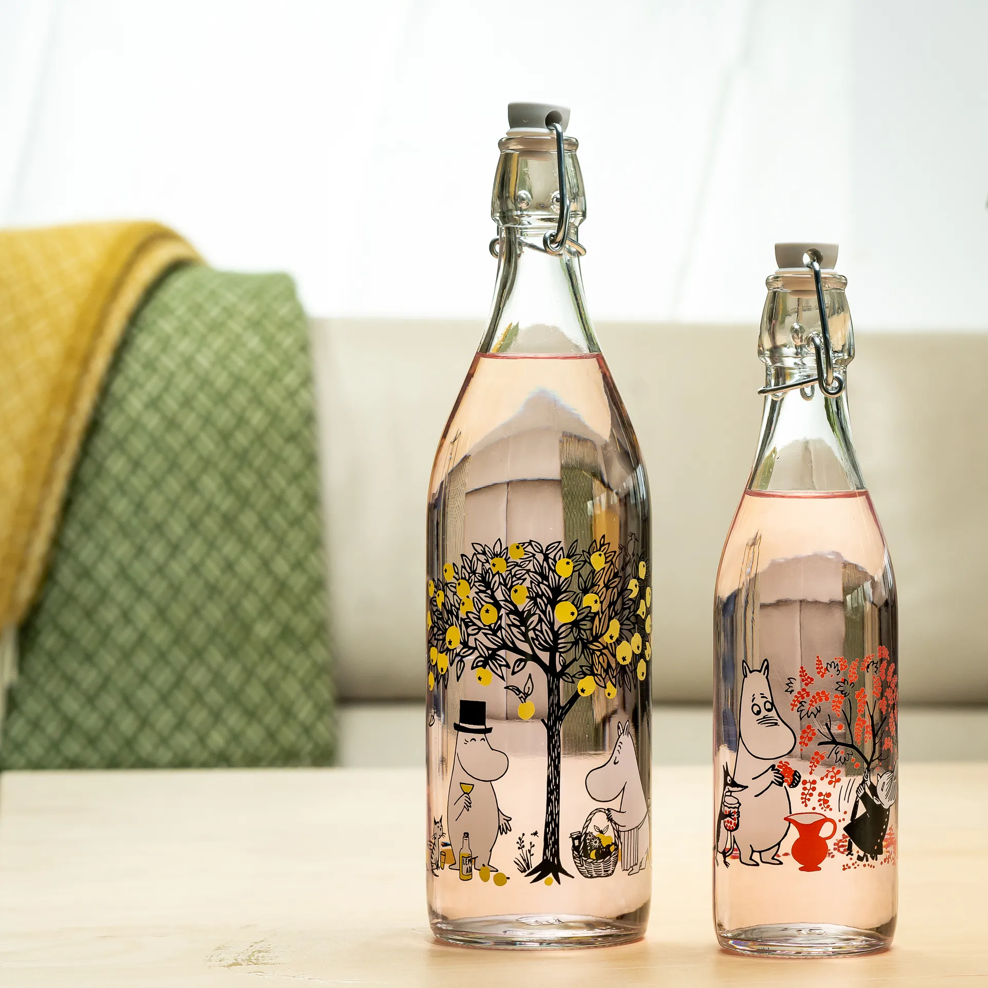 Moomin γυάλινο μπουκάλι 1 L, Μήλα Muurla