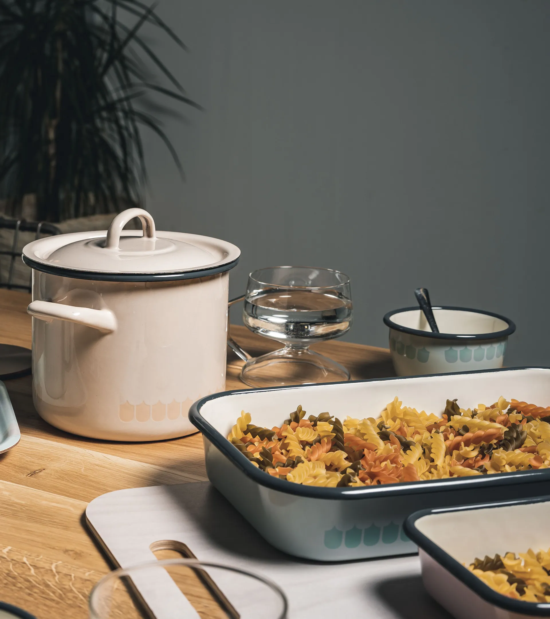 Vappu εμαγιέ σκευός με καπάκι για μαγείρεμα 2,5 l, Μπεζ Muurla