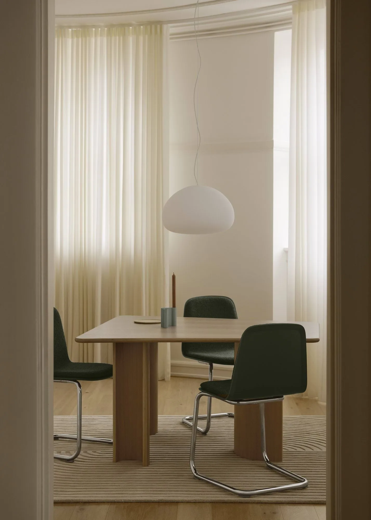 Brink Chair Cantilever Base καρέκλα, Μάυρο Muuto