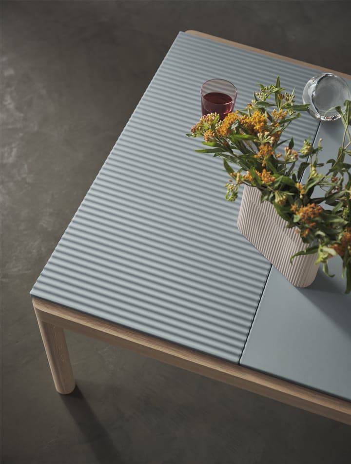 Couple 1 Plain-1 Wavy τραπέζι σαλονιού 80x84x40 cm, Pale blue-oak Muuto
