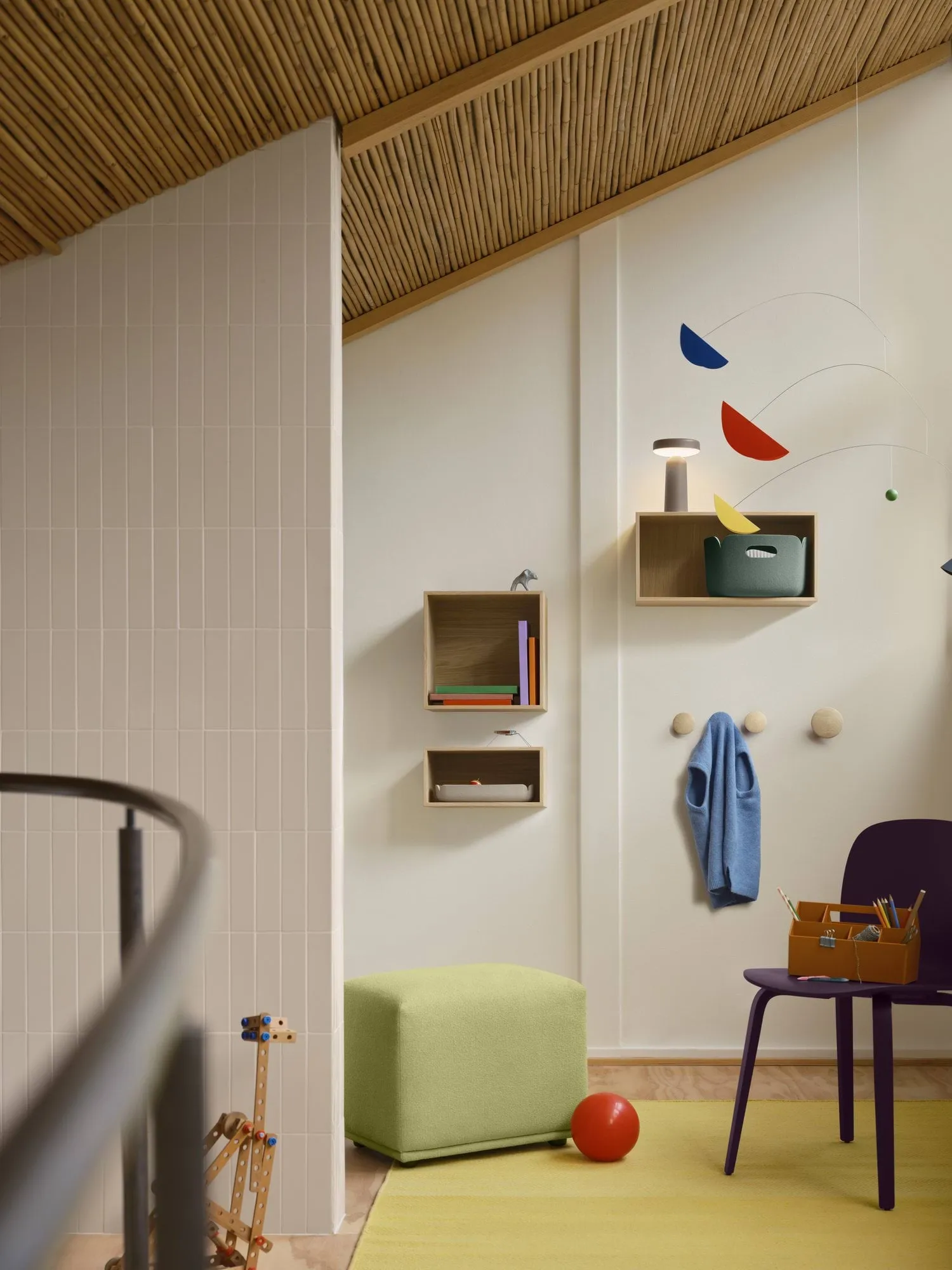 Dots Wood κρεμάστρα, Brown red, Ø6,5 εκ. Muuto