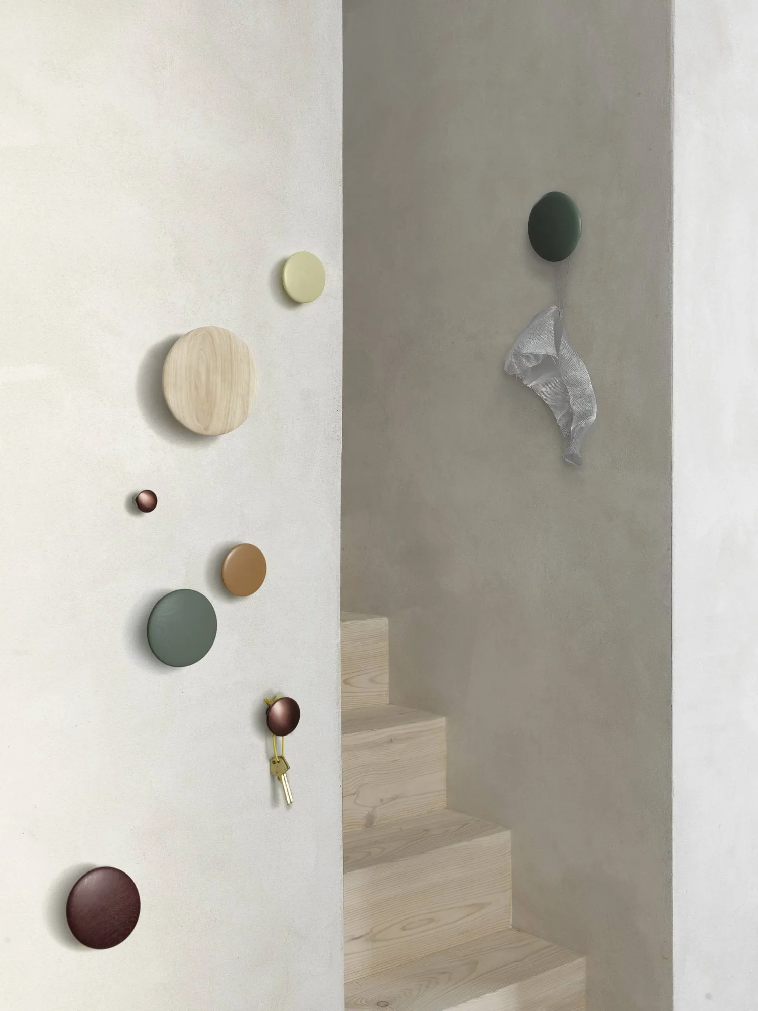 Dots Wood κρεμάστρα, Light olive, Ø13 εκ. Muuto