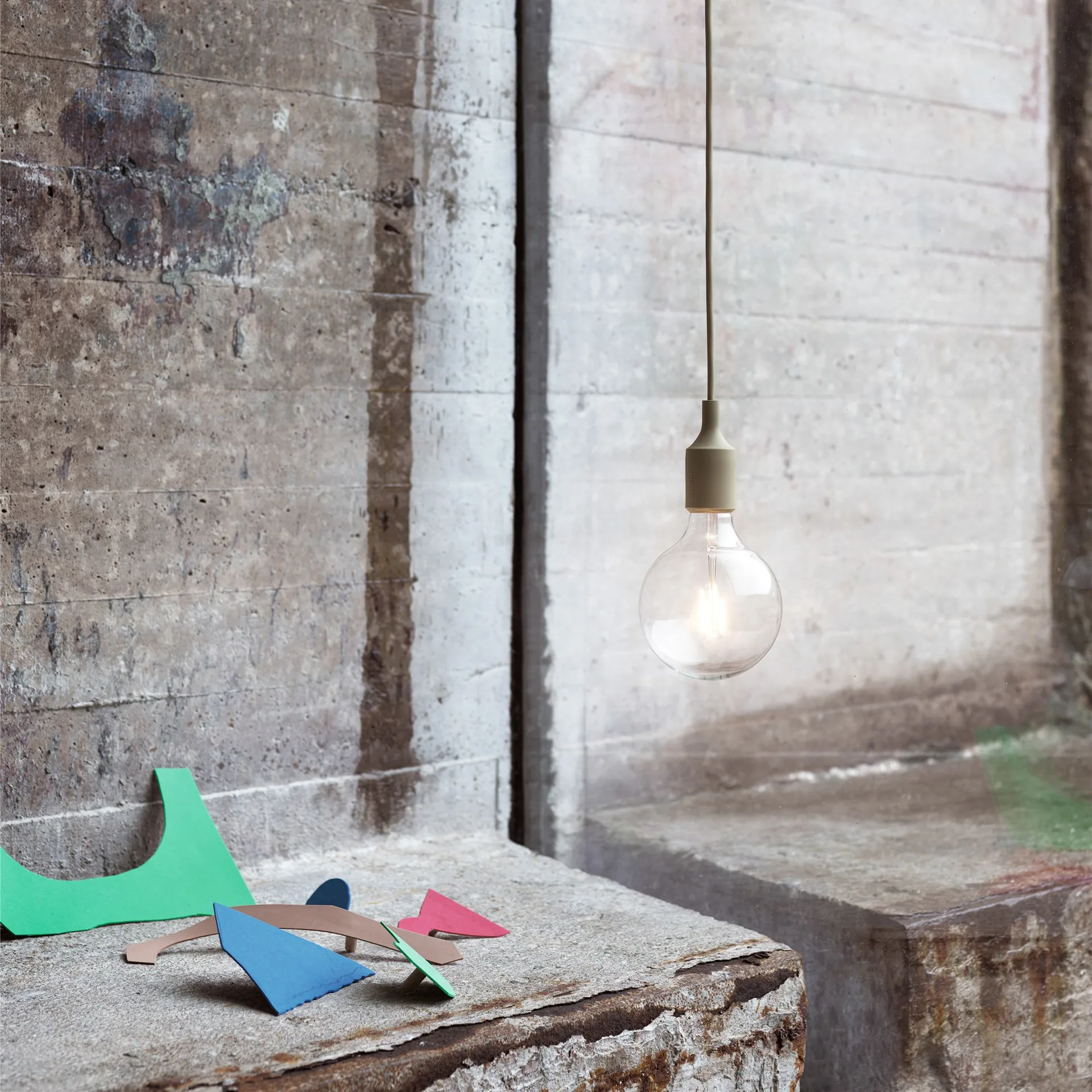 E 27 κρεμαστό φωτιστικό, πράσινο της ελιάς Muuto