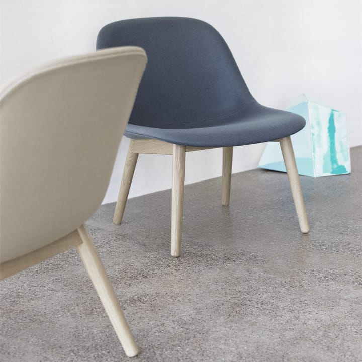 Fiber Lounge καρέκλα με ξύλινα πόδια από δρυός, Divina 154 Muuto