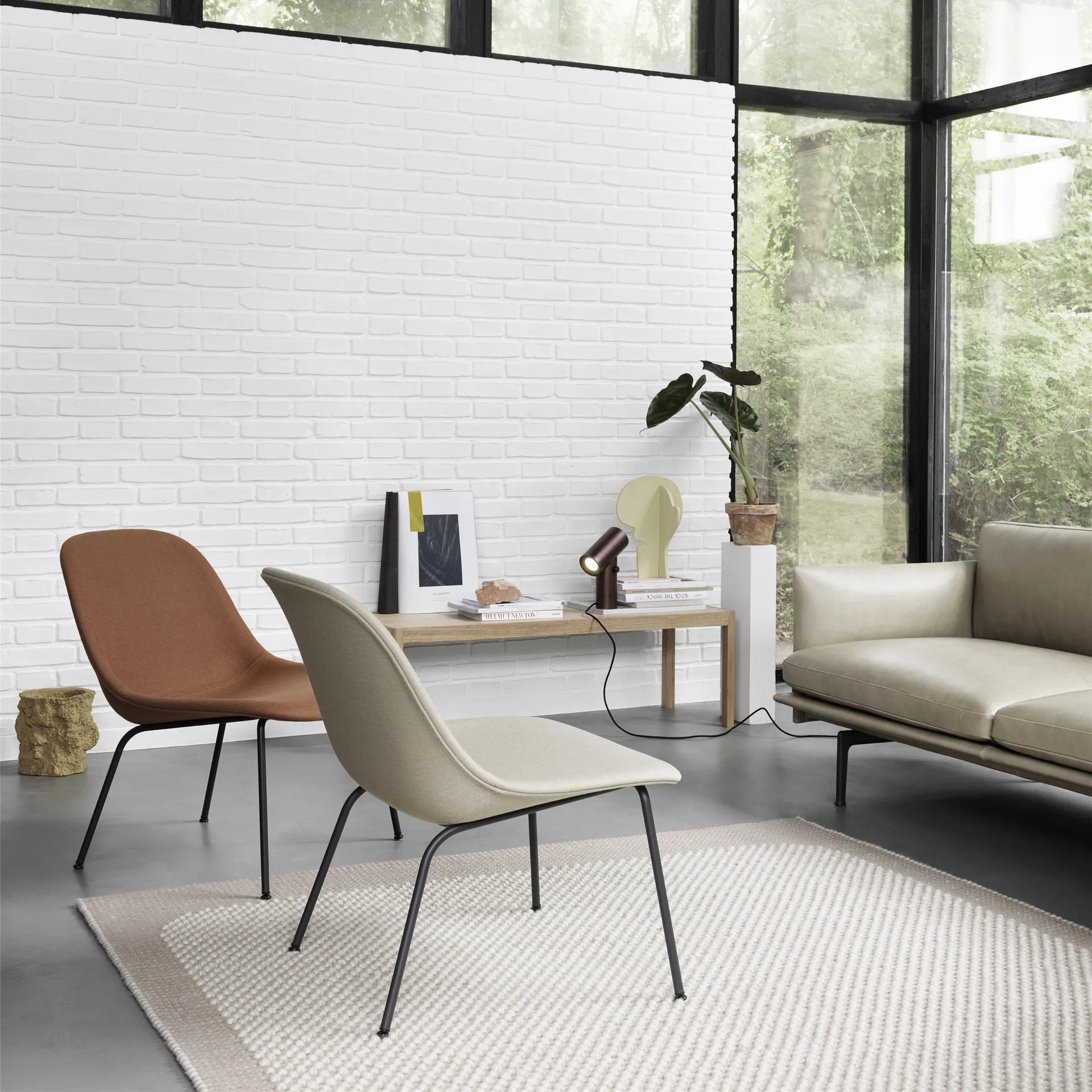 Fiber Lounge καρέκλα με μεταλλικά πόδια, Steel cut Trio 236-Anthracite Muuto