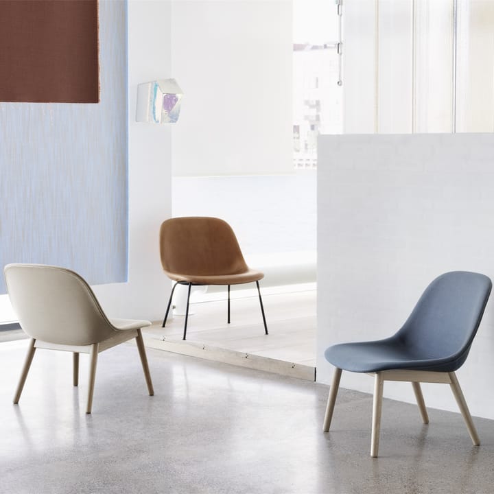 Fiber Lounge καρέκλα με ξύλινα πόδια από δρυός, Steel cut trio 236 Muuto