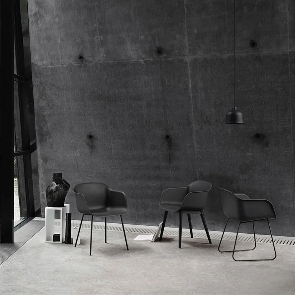 Fiber πολυθρόνα με ξύλινα πόδια, Δέρμα stone, δρύινα πόδια σε καφέ χρώμα Muuto