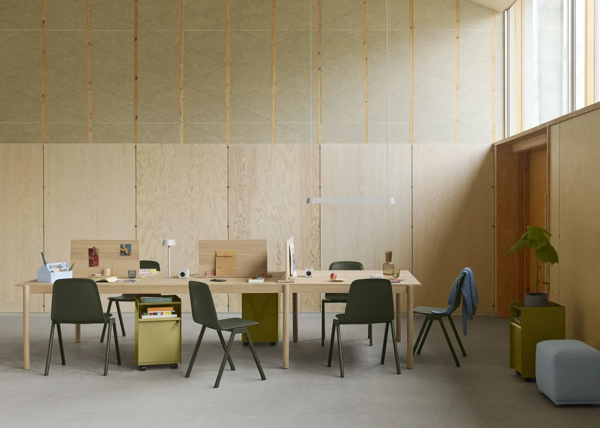 Folded Trolley ρολό βαγόνι με συρτάρι, Σκούρο κόκκινο Muuto