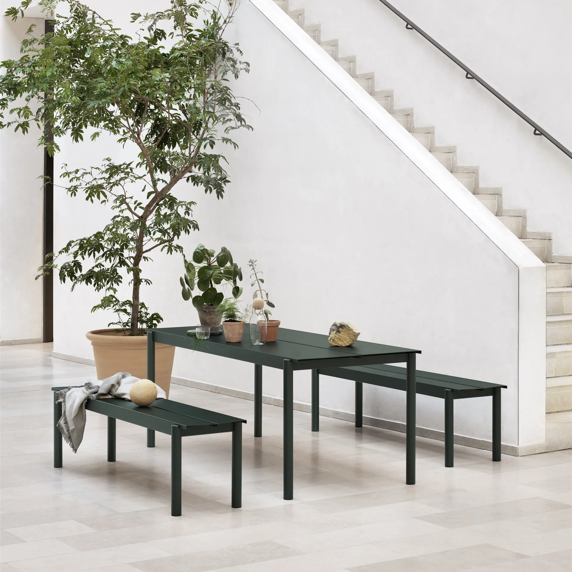 Linear steel table τραπέζι 200x75 cm, Dark green Muuto