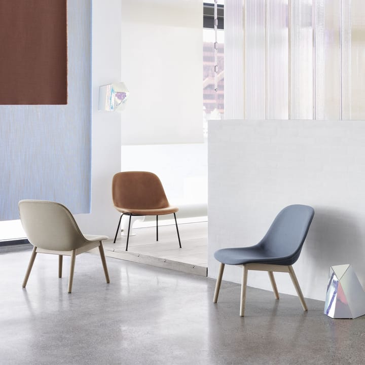 Καρέκλα lounge από ίνες με ξύλινη βάση, Dusty green, dark brown stained legs Muuto