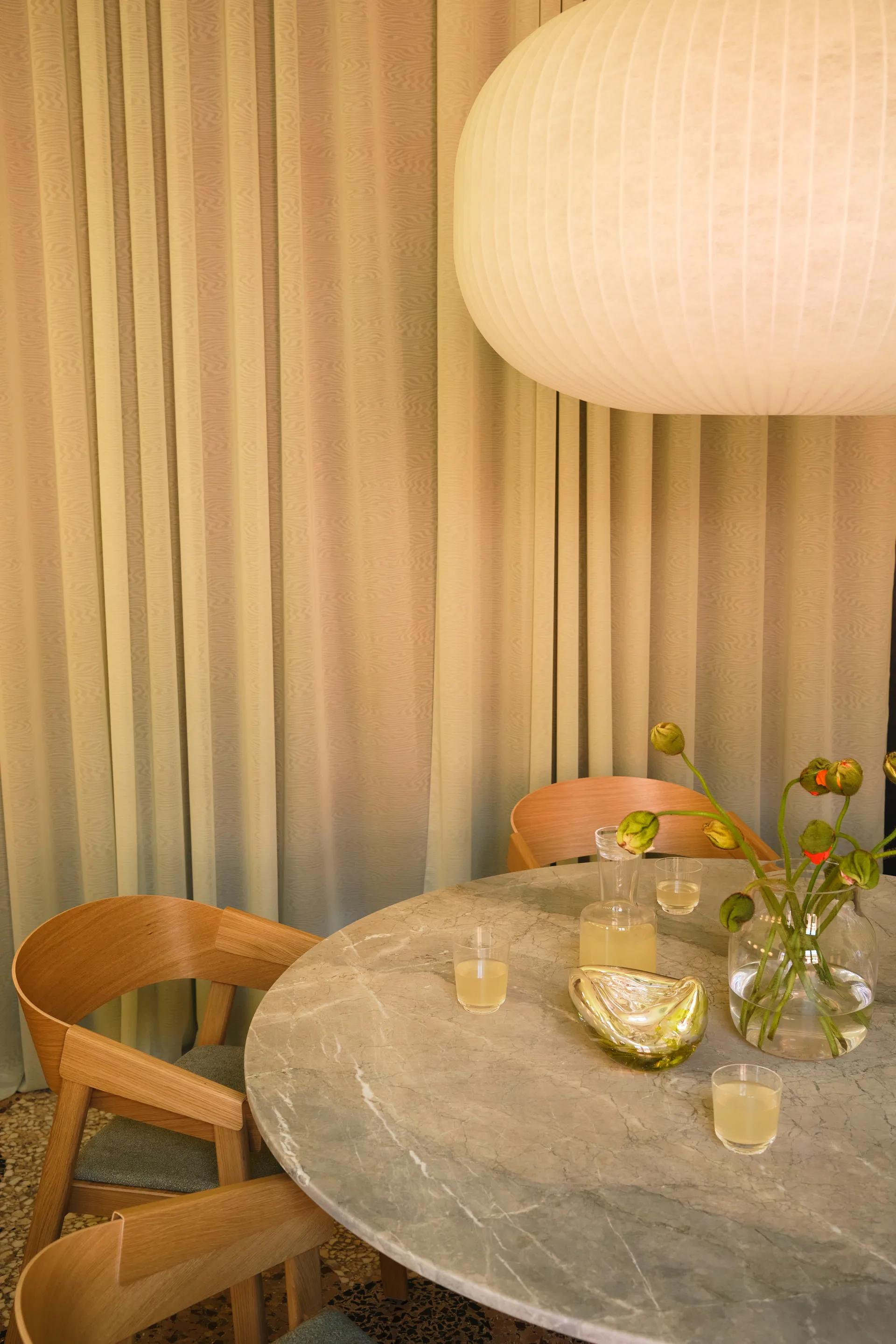 Midst τραπέζι βάθρο, Grey marble-grey, Ø140 cm Muuto