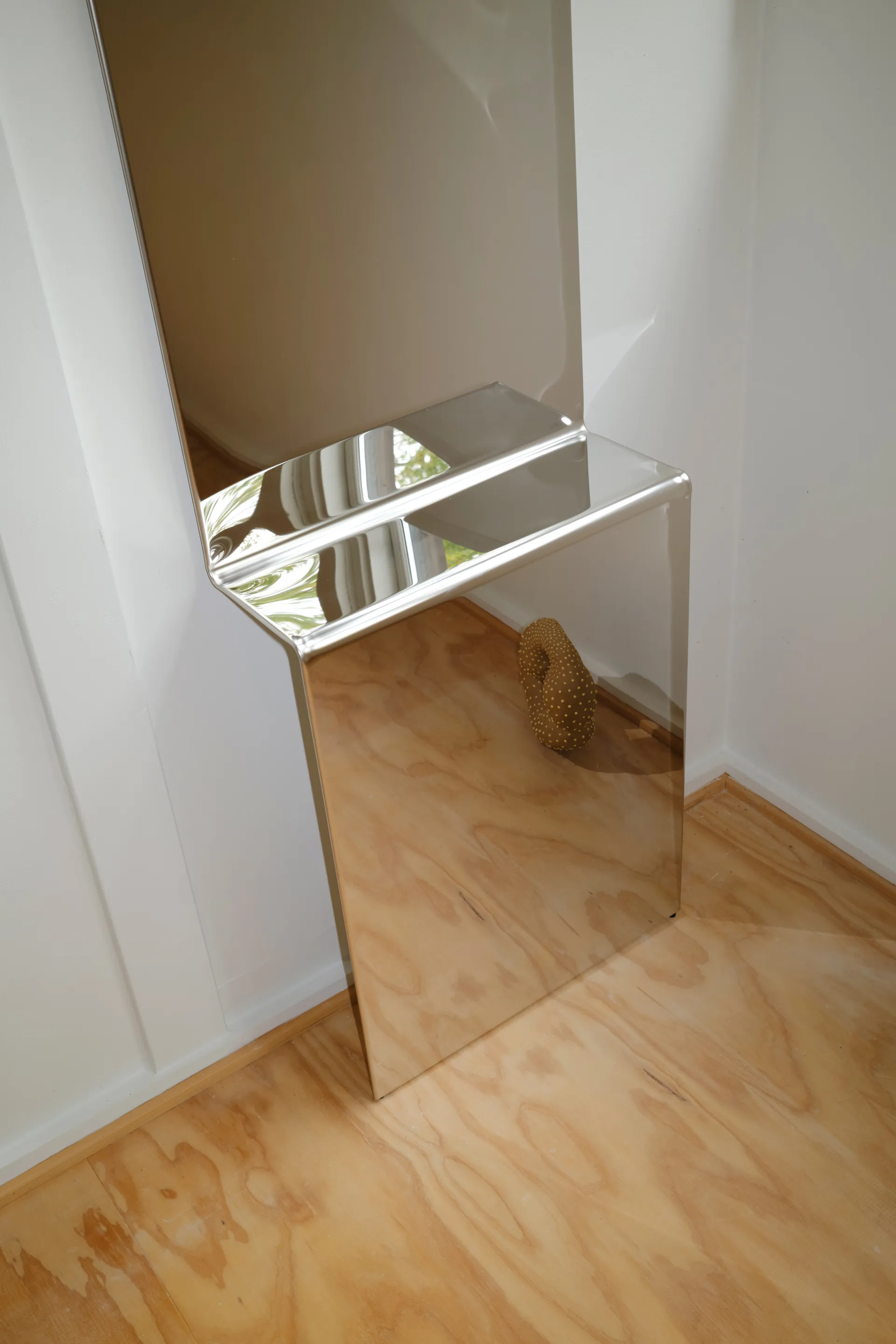 Pleat επιτοίχιος καθρέφτης, Γυαλισμένο ατσάλι, 227x57 εκ. Muuto