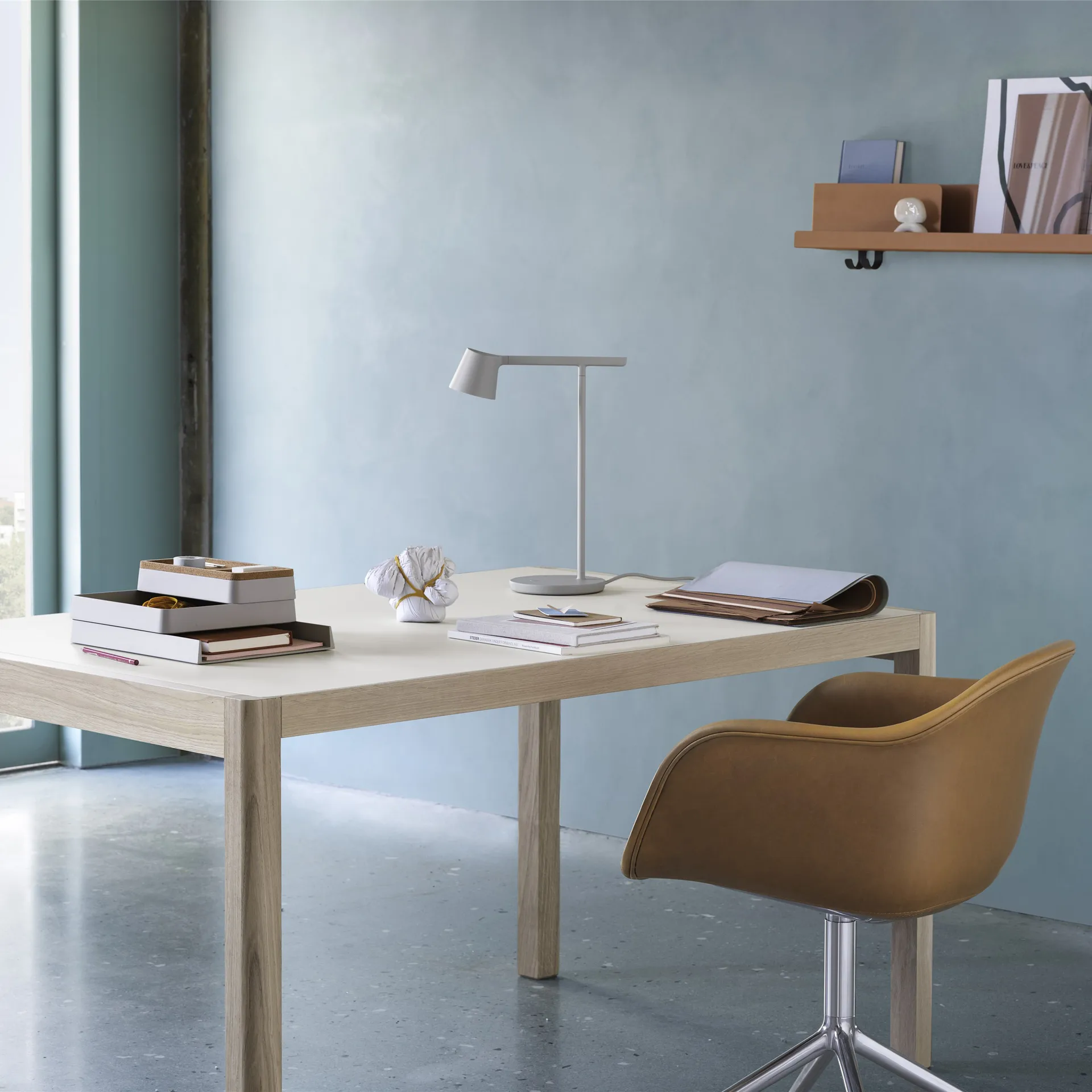 Επιτραπέζιο φωτιστικό Tip, γκρι Muuto