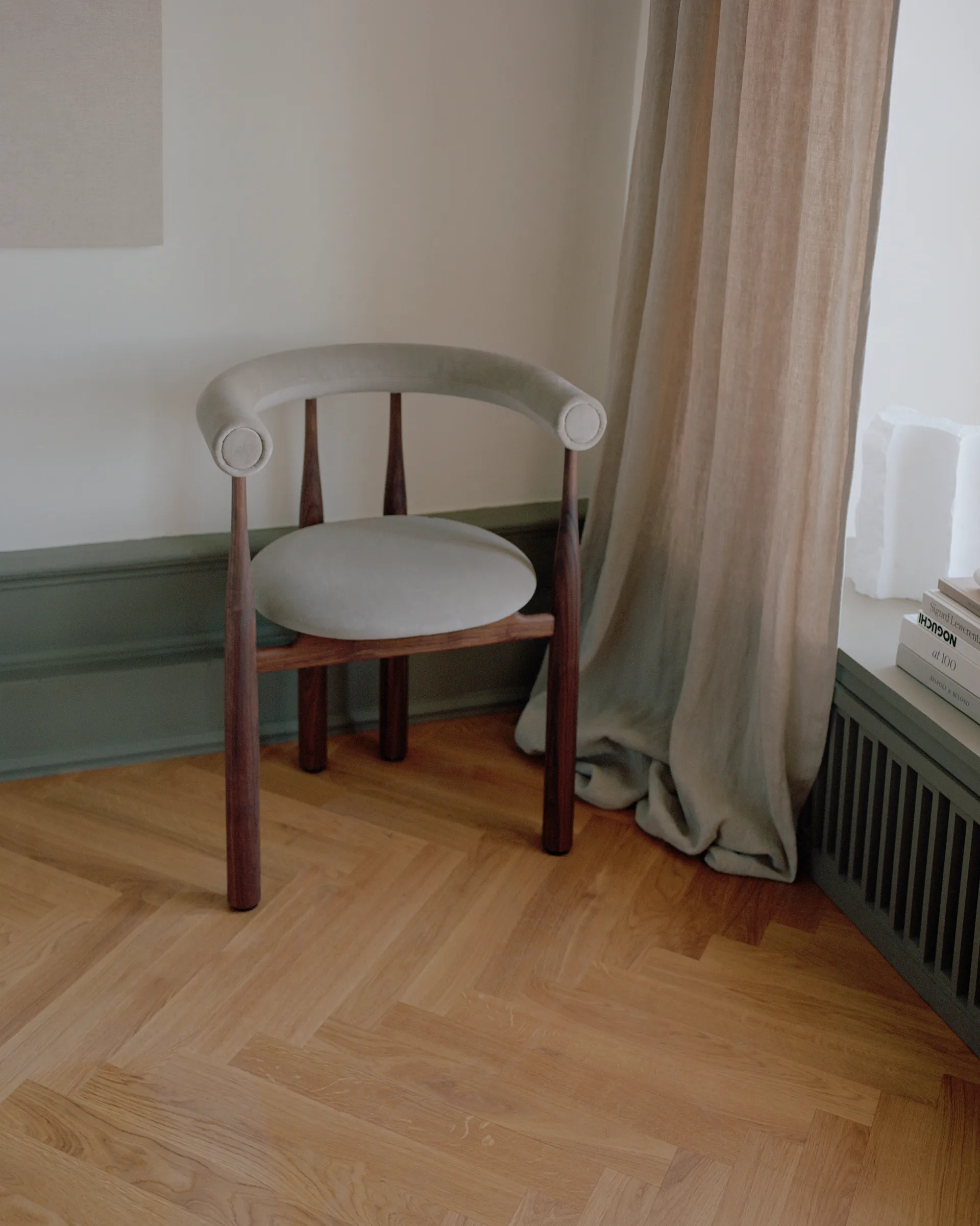 Bukowski πολυθρόνα με επένδυση, Walnut, Megan 26 Beige New Works