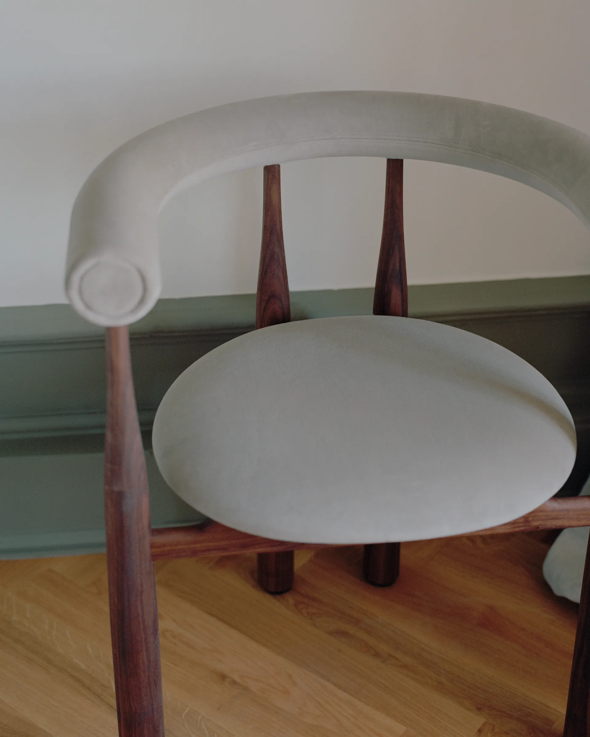 Bukowski πολυθρόνα με επένδυση, Walnut, Megan 26 Beige New Works