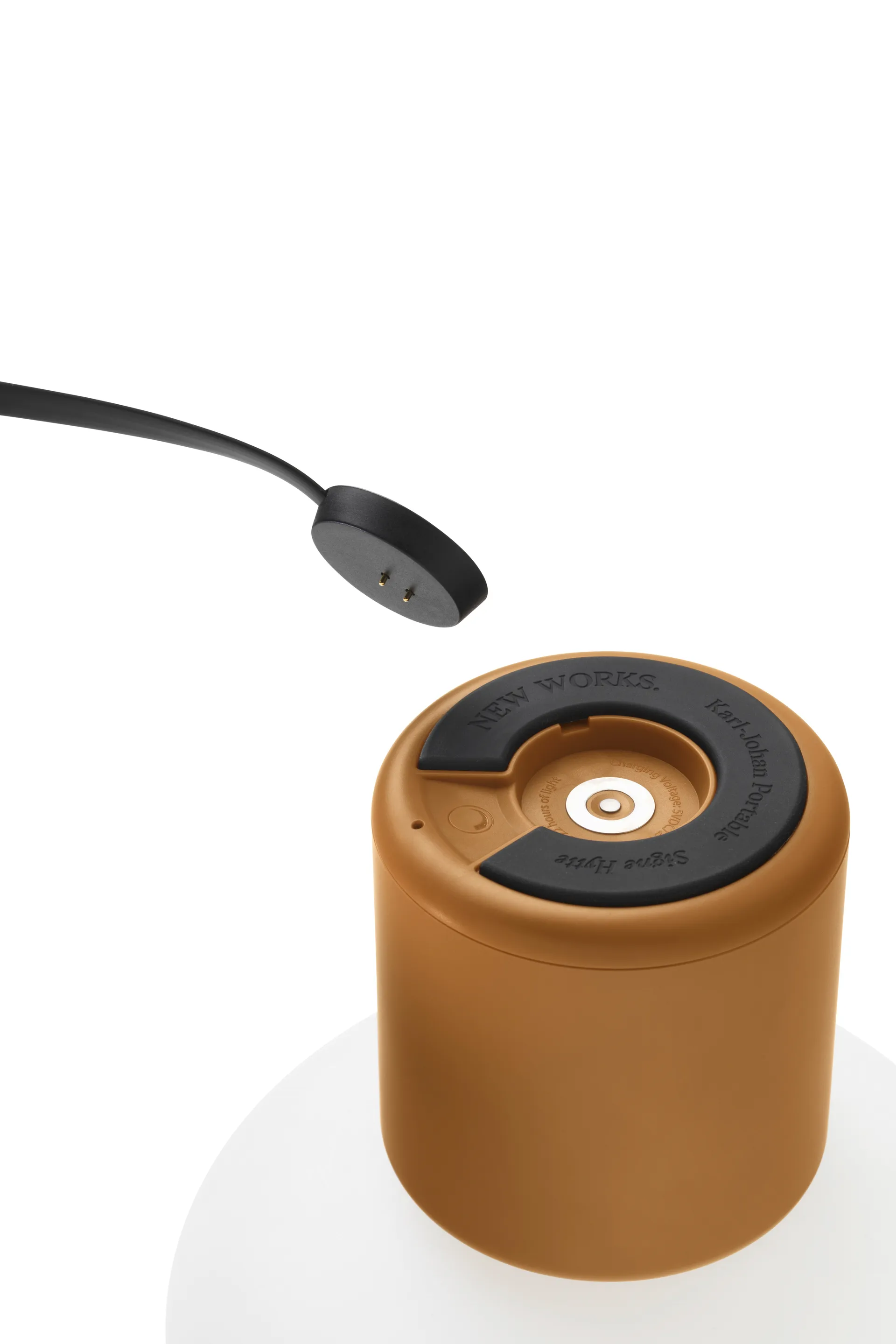 Φορητό επιτραπέζιο φωτιστικό Karl-Johan, Ochre yellow New Works