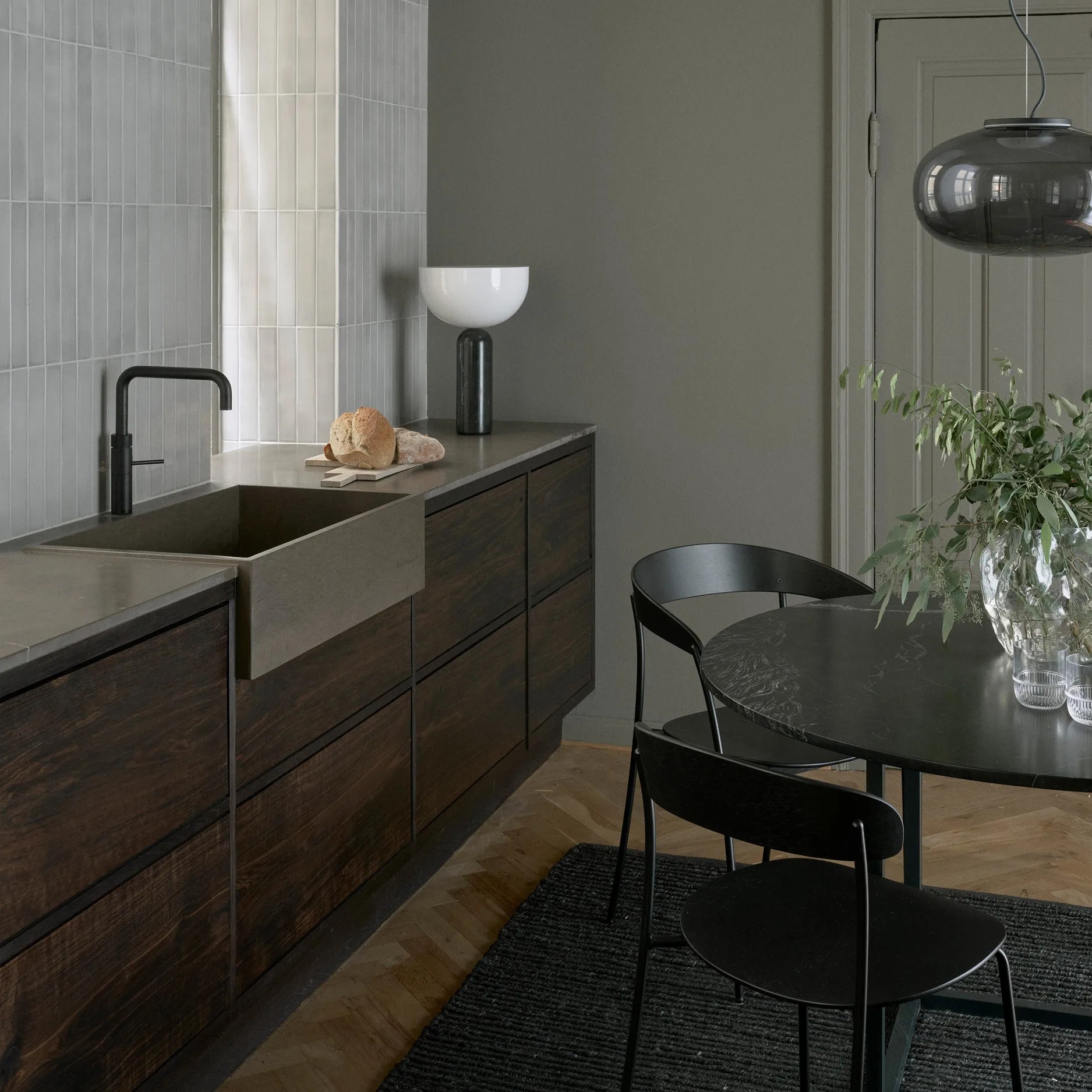 Επιτραπέζιο φωτιστικό Kizu μεγάλο 45 cm, Μαύρο μάρμαρο New Works