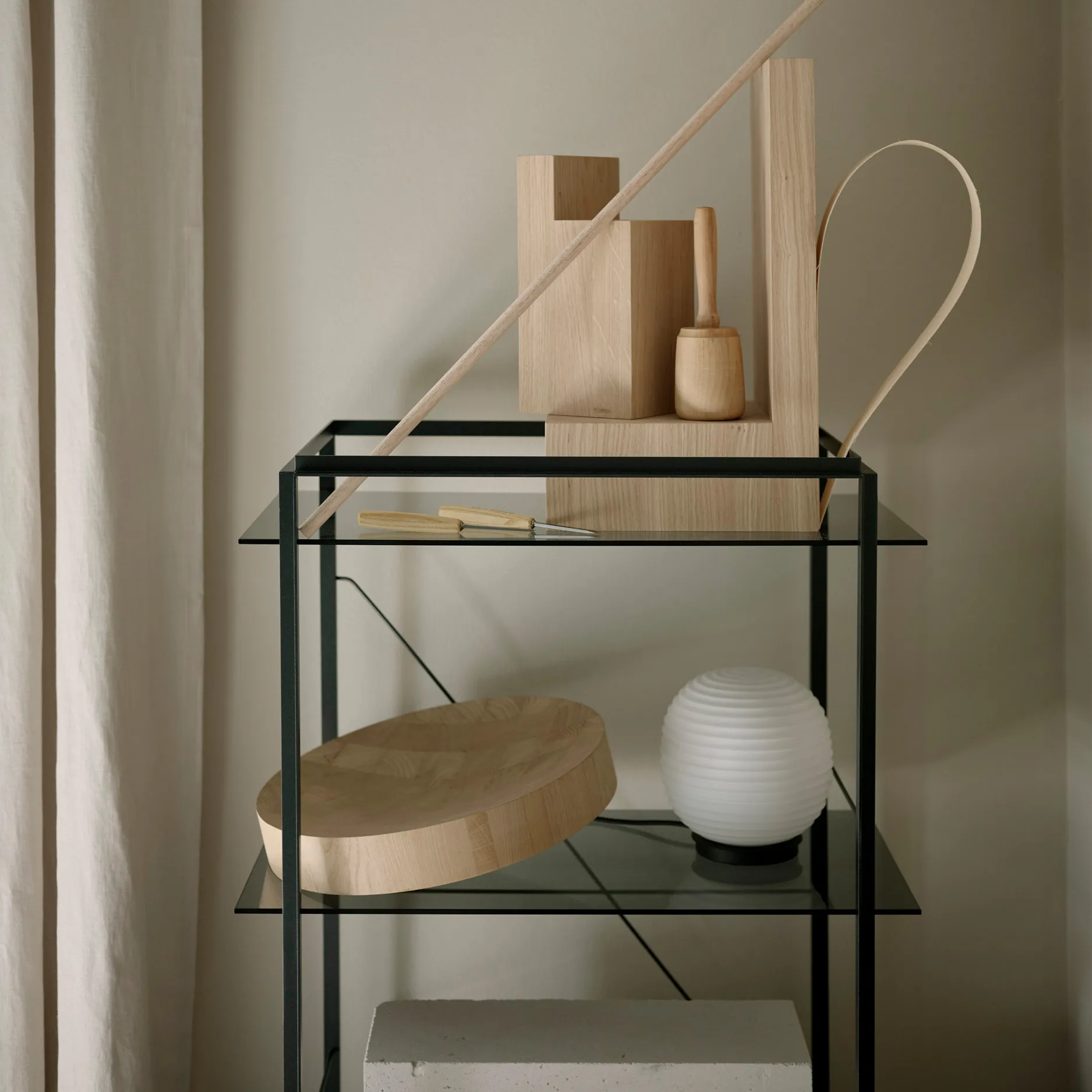 Lantern Globe επιτραπέζιο φωτιστικό μικρό, Παγωμένο λευκό οπαλίνα New Works