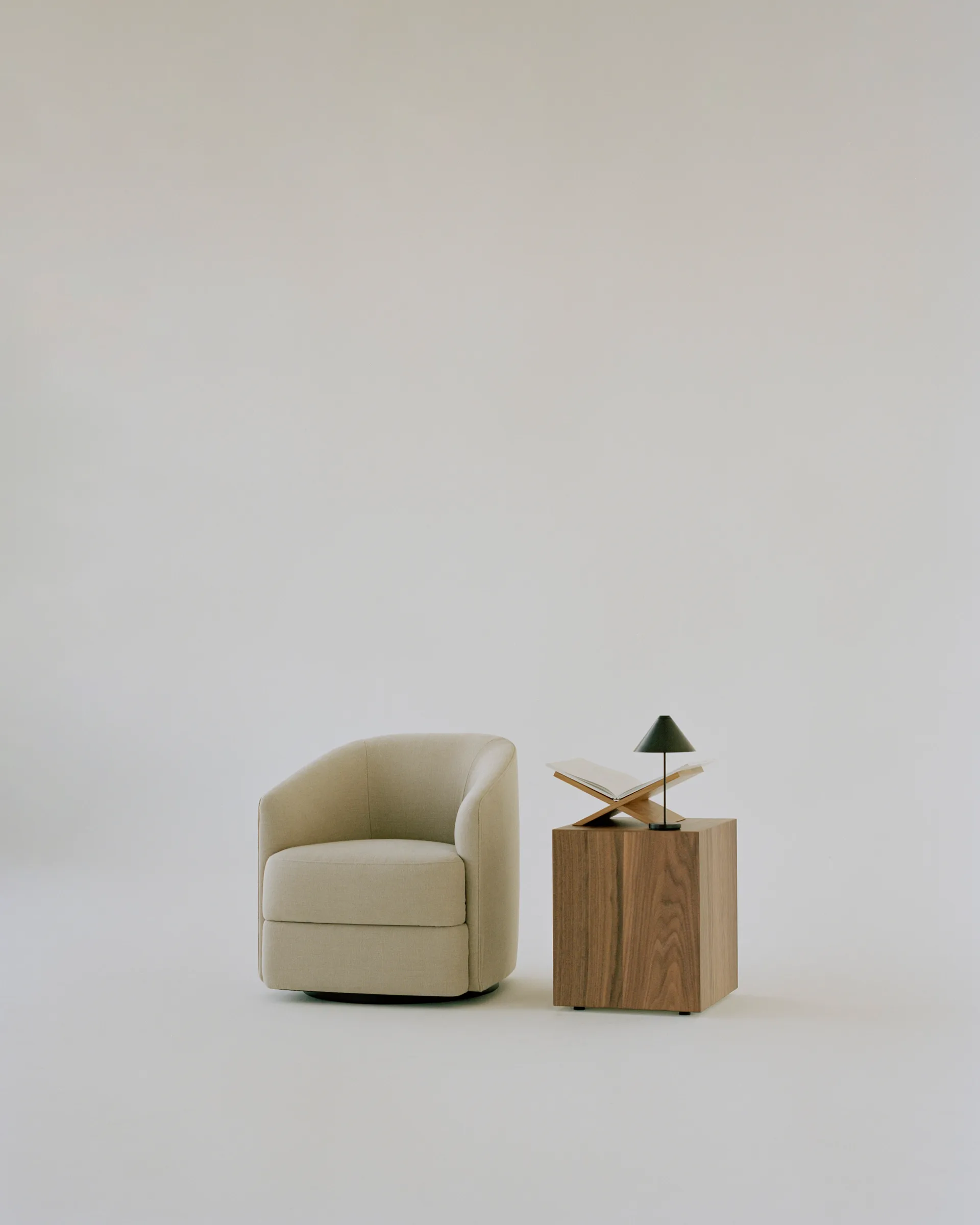 Τραπεζάκι Mass 40x40x47 εκατοστά, Walnut New Works