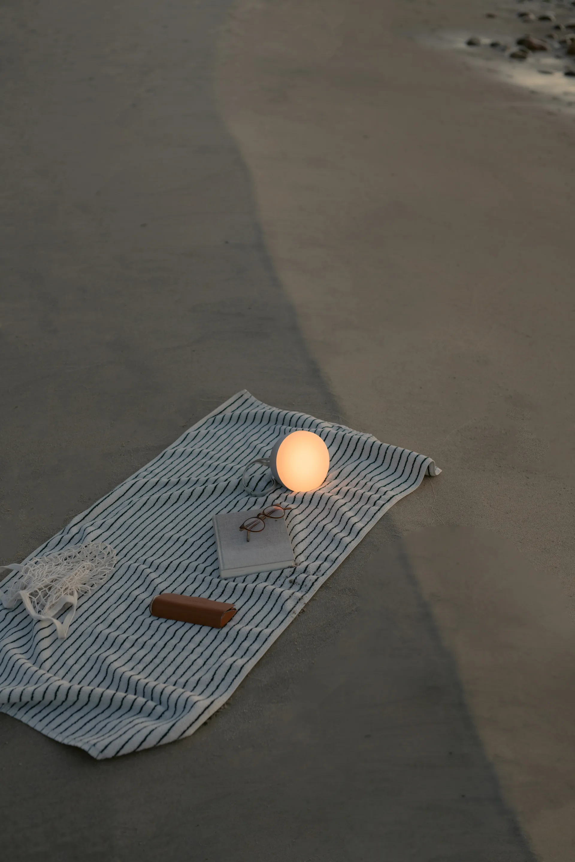 Sphere κινητό φωτιστικό, Θερμό γκρι New Works