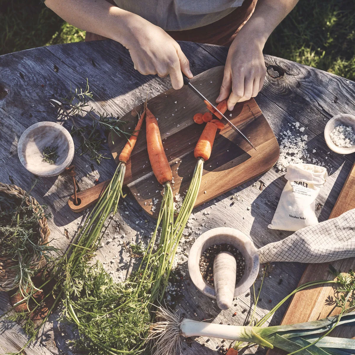 Nicolas Vahe δίσκος σερβιρίσματος, Μικρό Nicolas Vahé