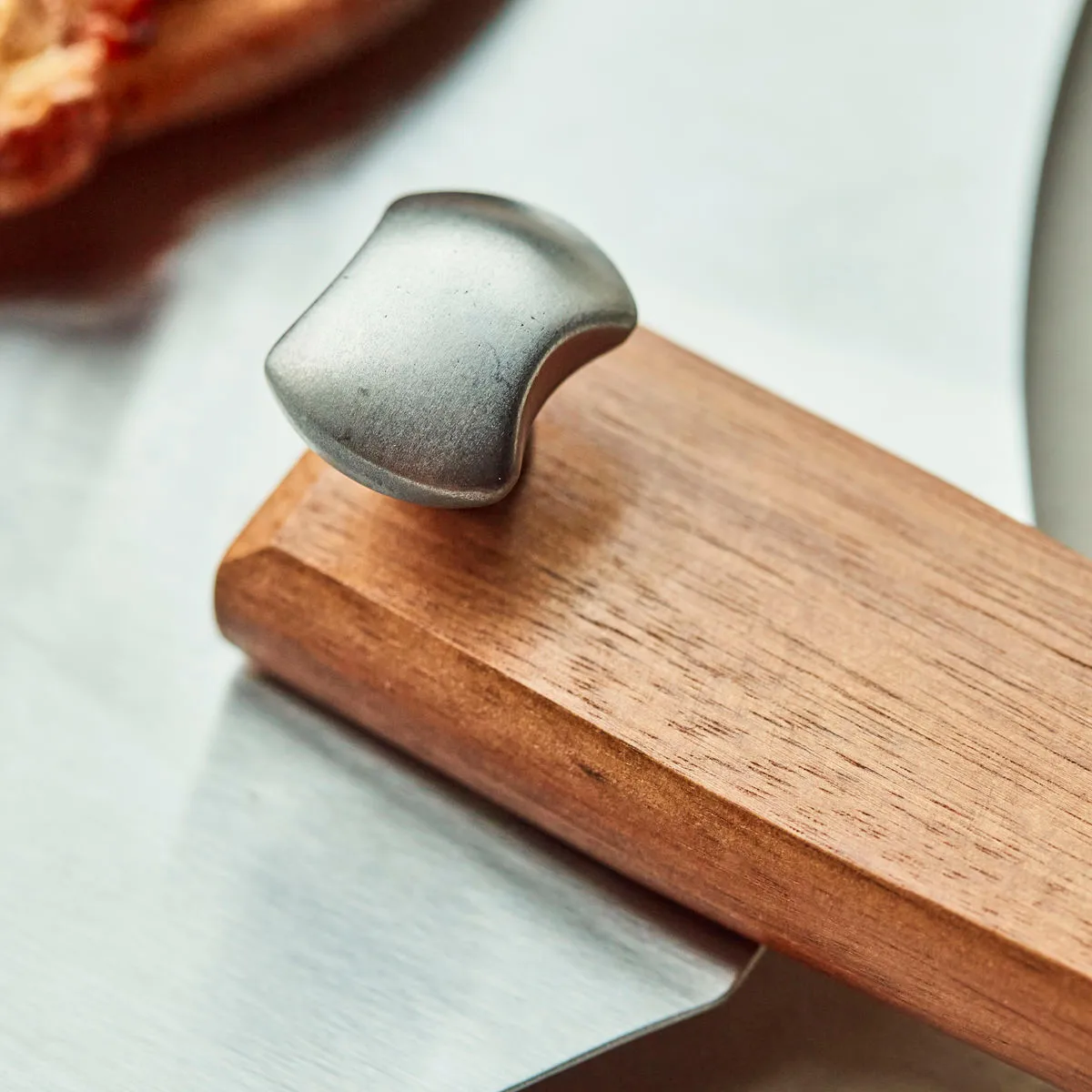 Σπάτουλα πίτσας Nicolas Vahé, Φύση Nicolas Vahé