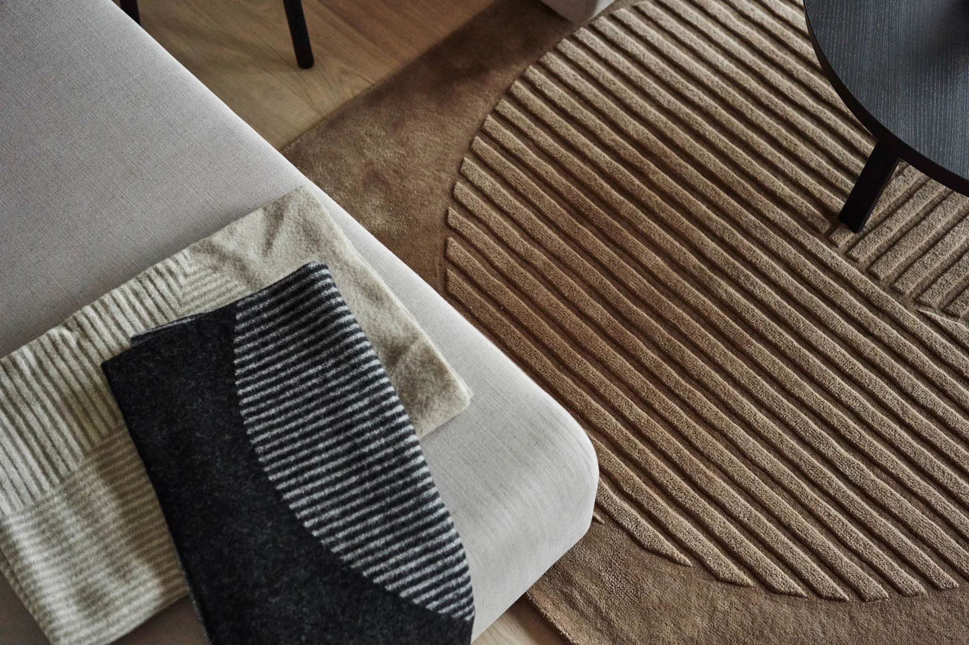 Levels μάλλινο χαλί κύκλοι μπεζ, 170x240 cm NJRD