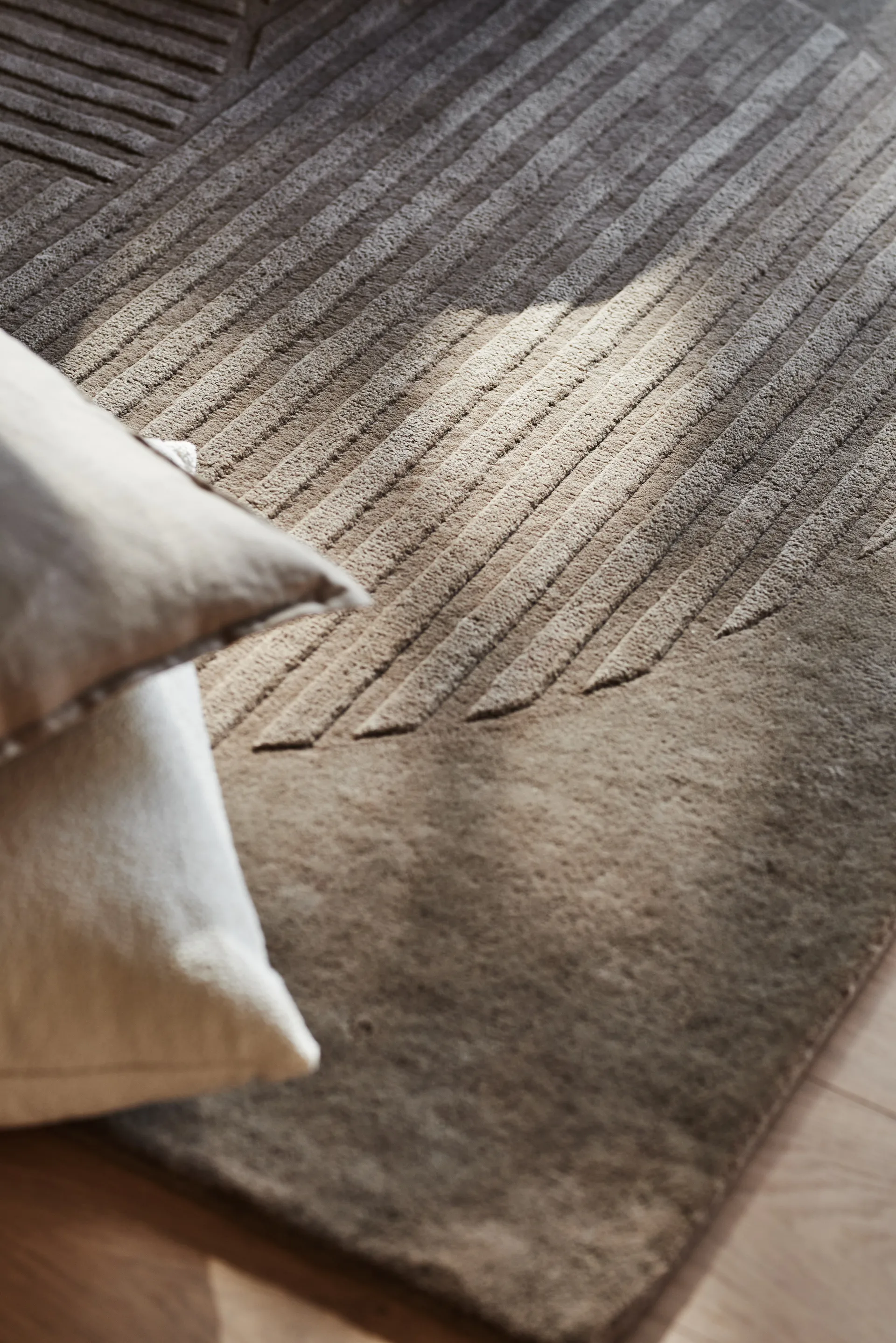 Χαλί από μαλλί Levels Circles, Taupe, 200x300 cm NJRD