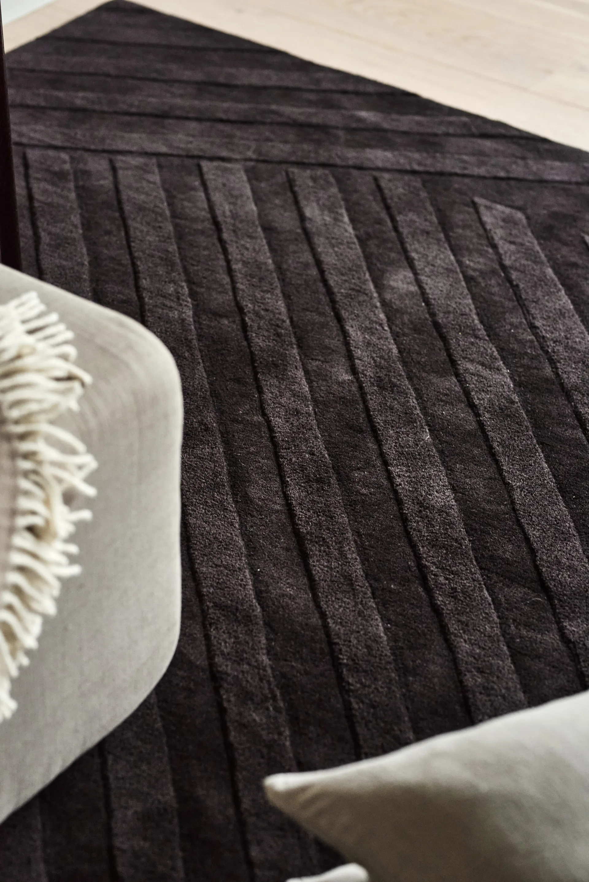 Χαλί από μαλλί Levels Stripes, Καφέ, 170x240 cm NJRD