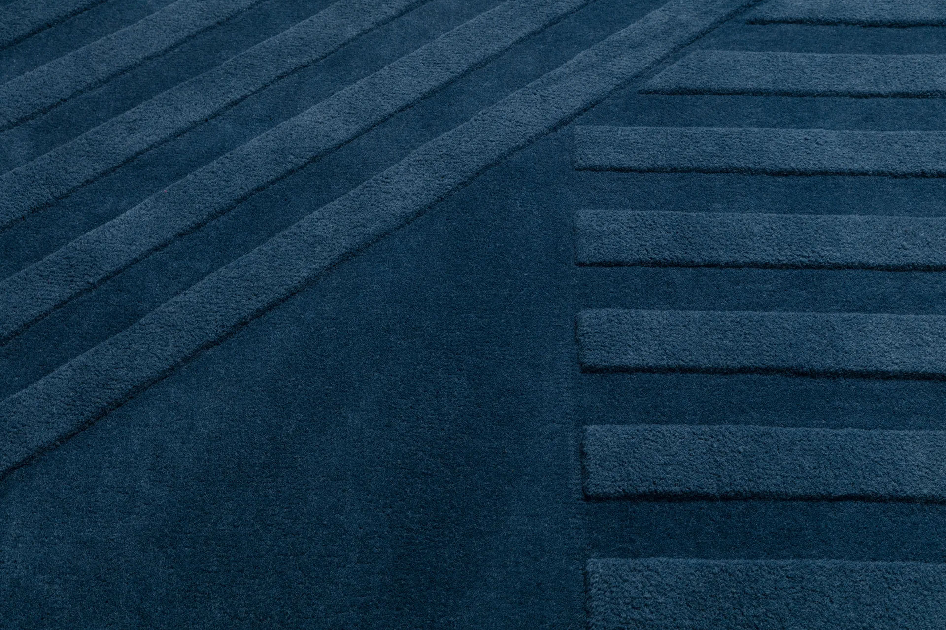 Χαλί από μαλλί Levels Stripes, Μπλε, 170x240 cm NJRD