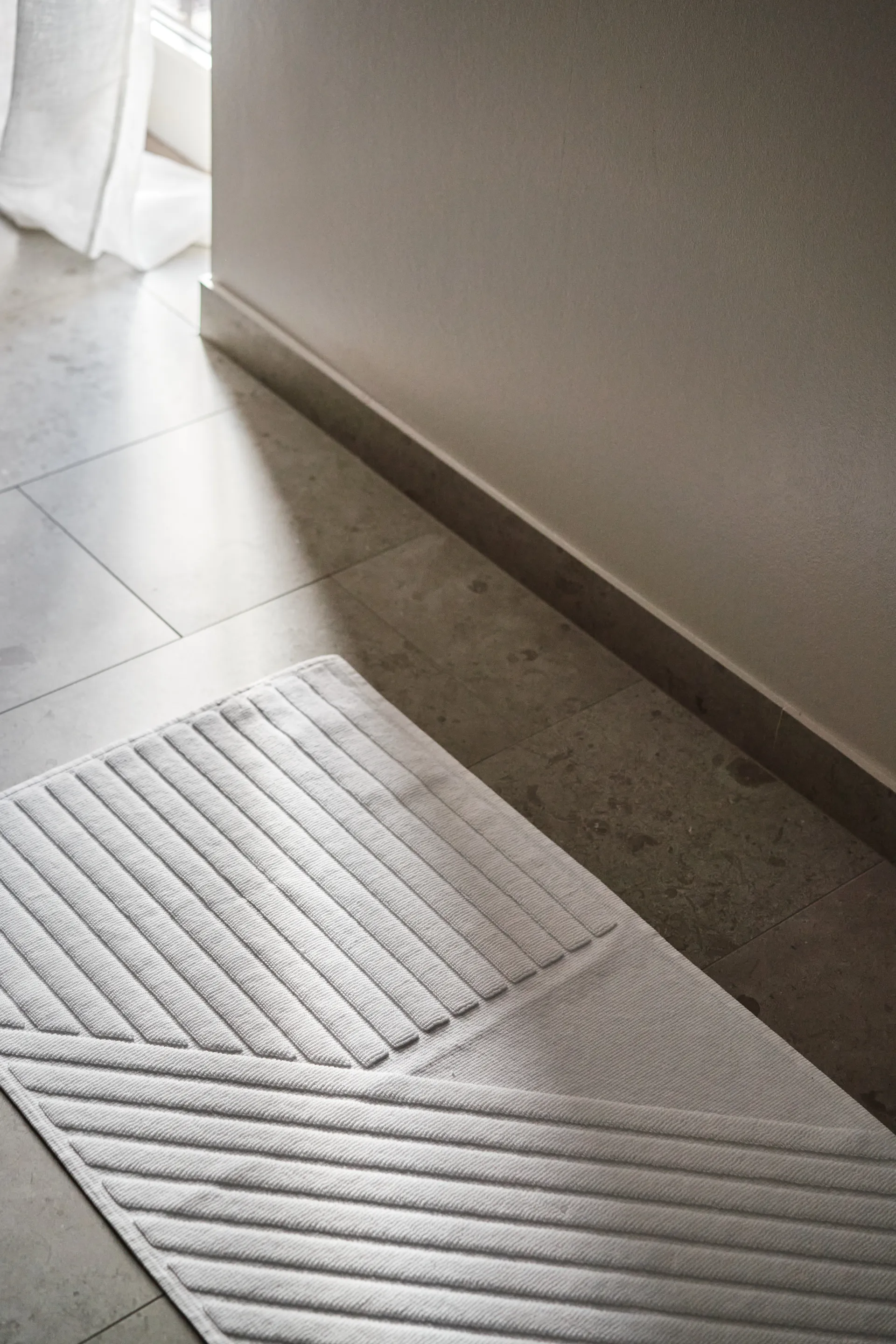 Stripes χαλάκι μπάνιου 50x90 cm, Λευκό NJRD