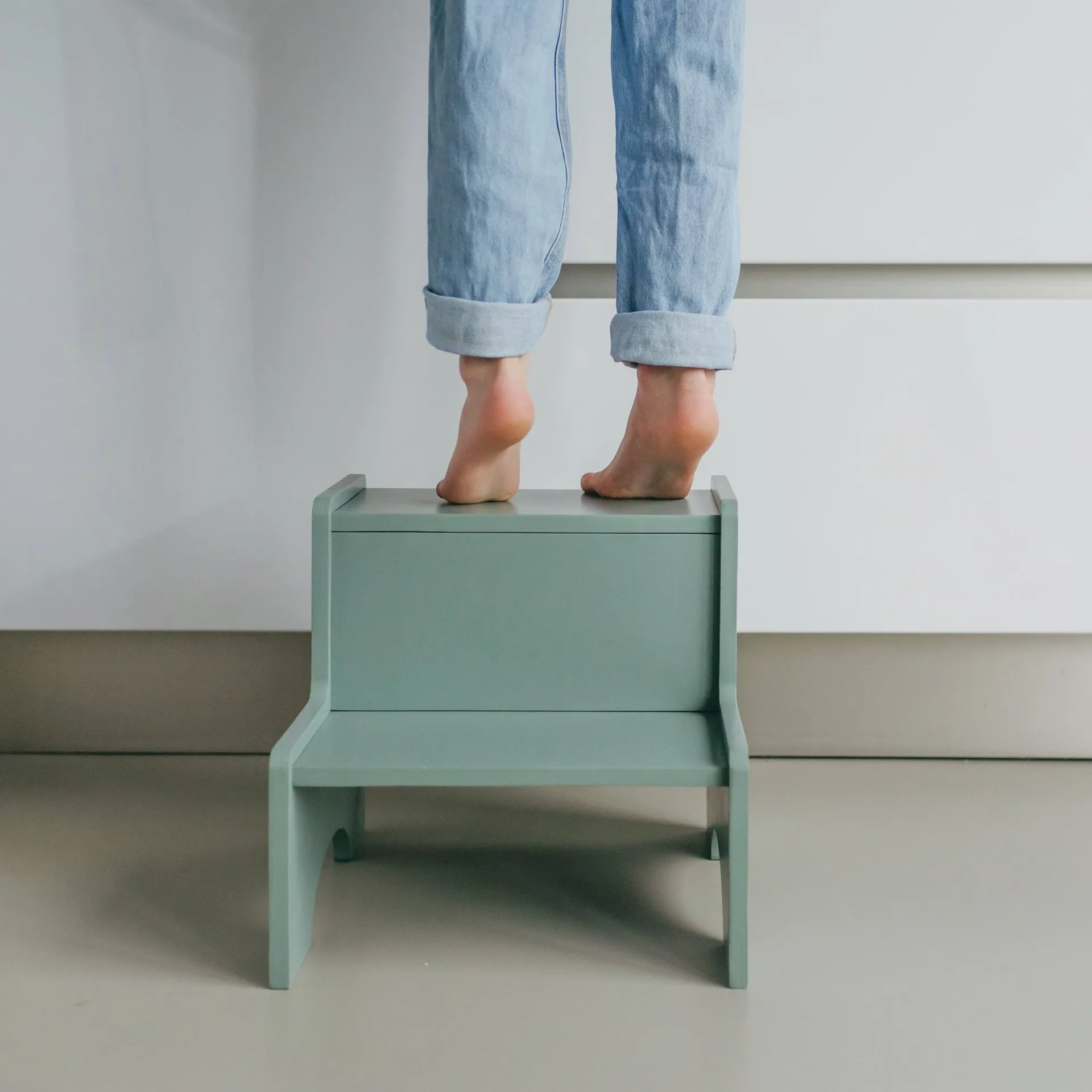 Παιδικό σκαμπό Step Up, Πράσινο της ελιάς Nofred