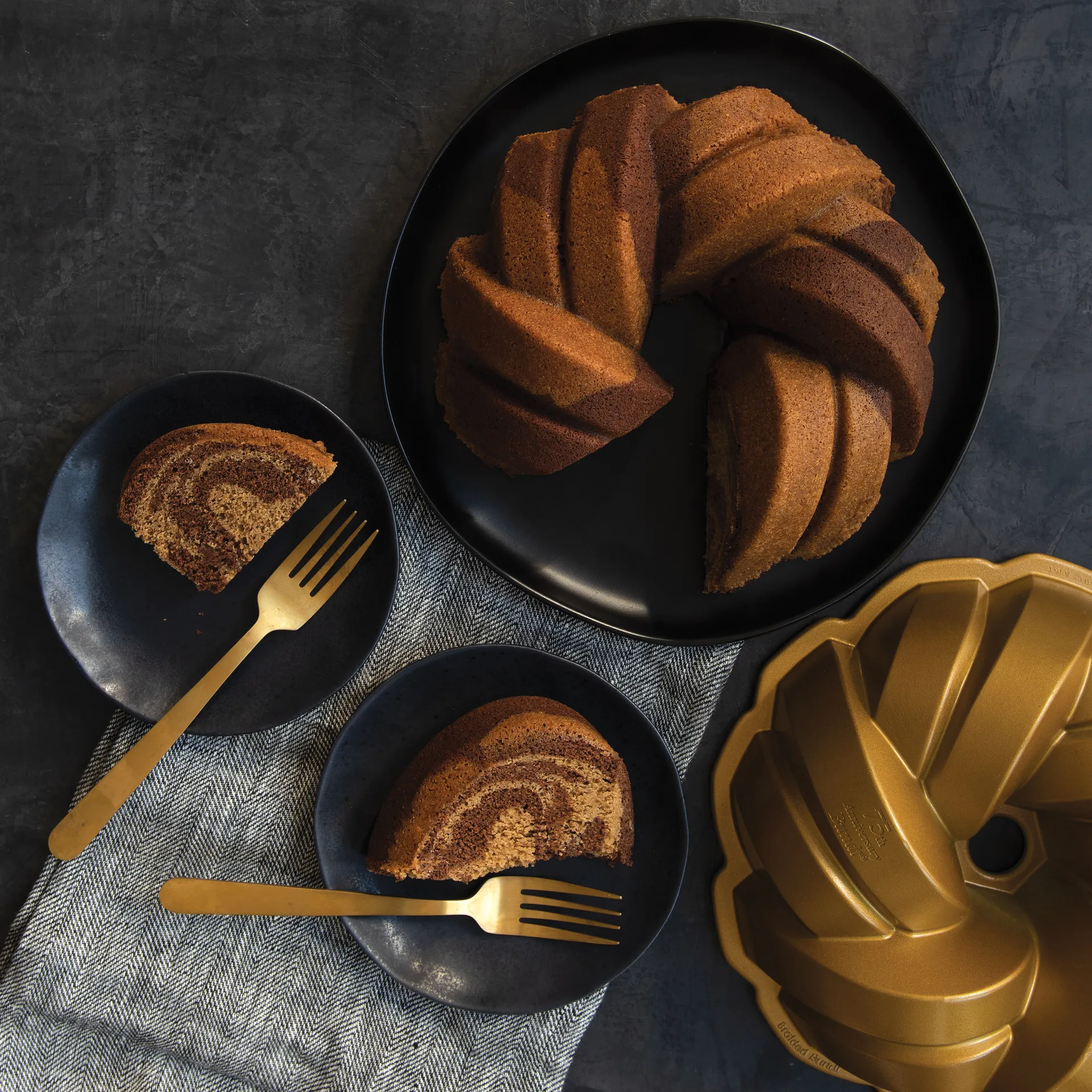 Nordic Ware 75th anniversary braided bundt φόρμα ψησίματος, 2,4 L Nordic Ware