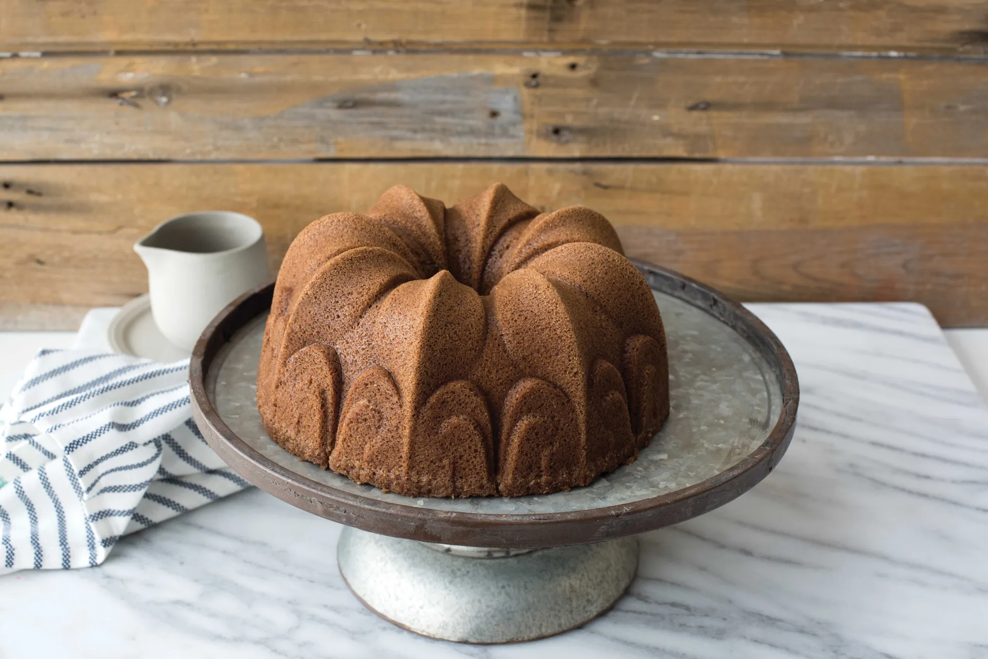 Nordic Ware Fleur De Lis Bundt - bundt φόρμα, 2,4 L Nordic Ware