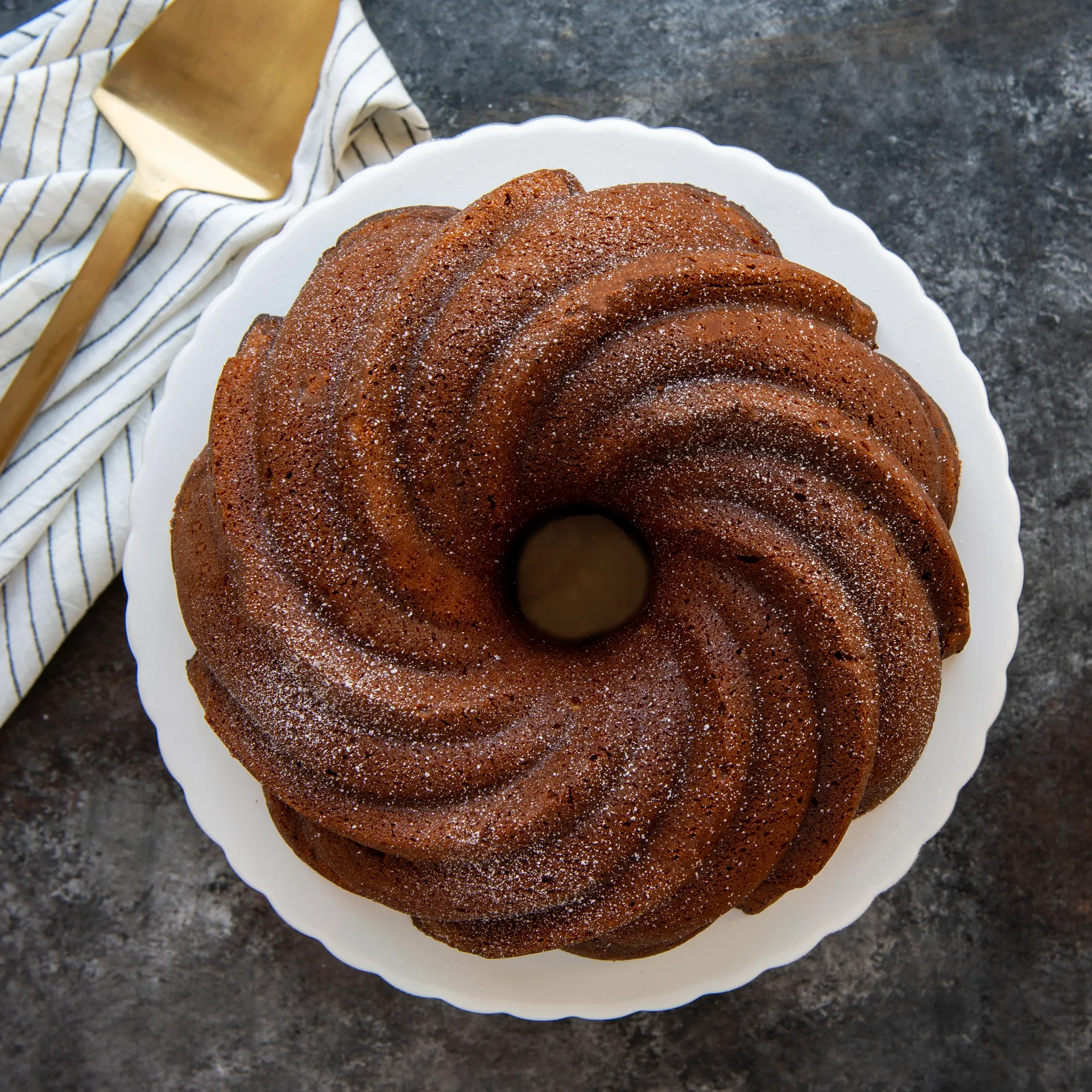 Nordic Ware swirl bundt φόρμα ψησίματος, 2,4 L Nordic Ware