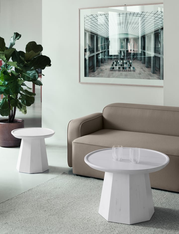 Μικρό τραπέζι από πεύκο Ø45 cm H:40.6 cm, Rose Normann Copenhagen