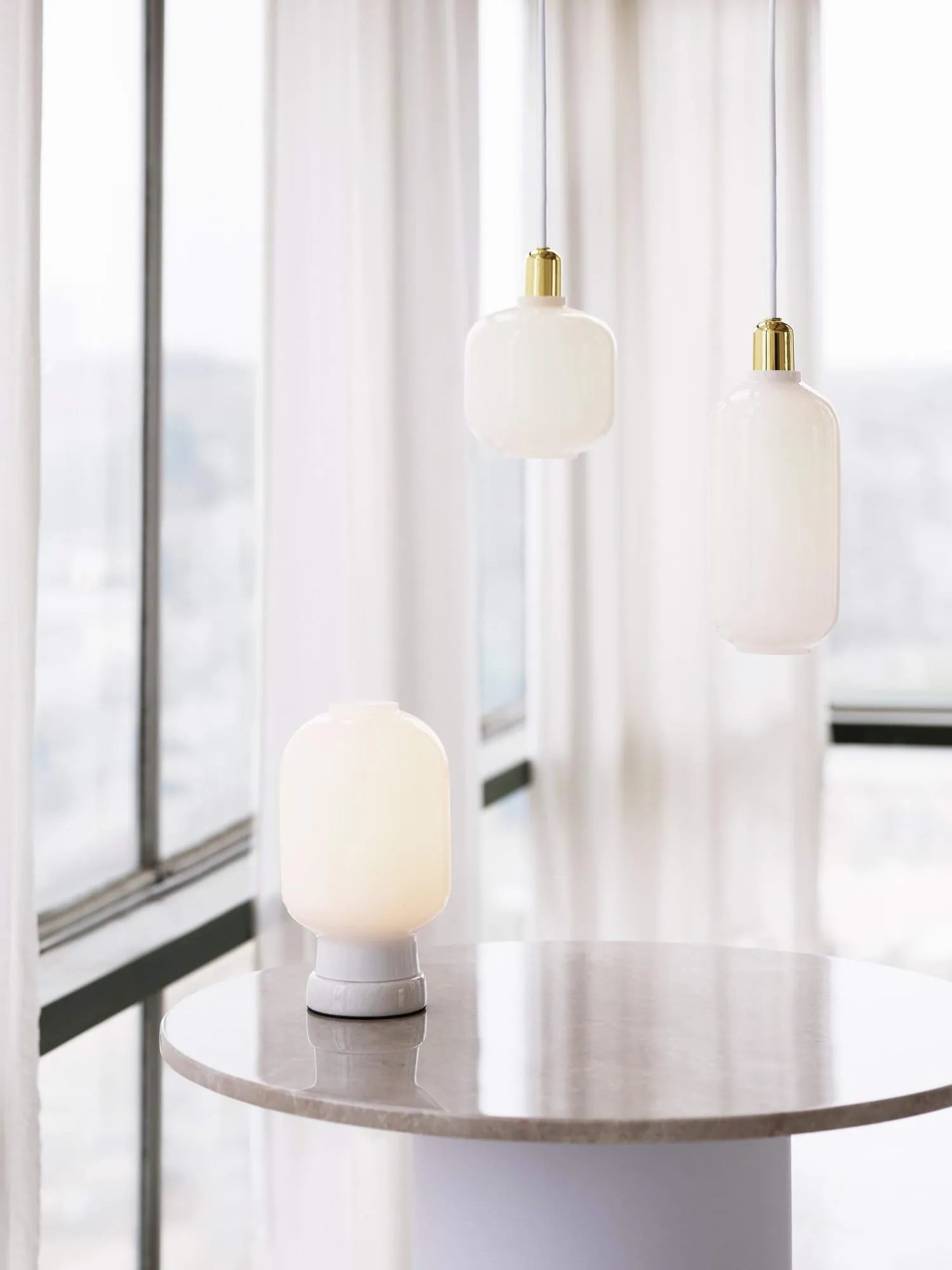Amp φωτιστικό μικρό, λευκό-ορείχαλκος Normann Copenhagen