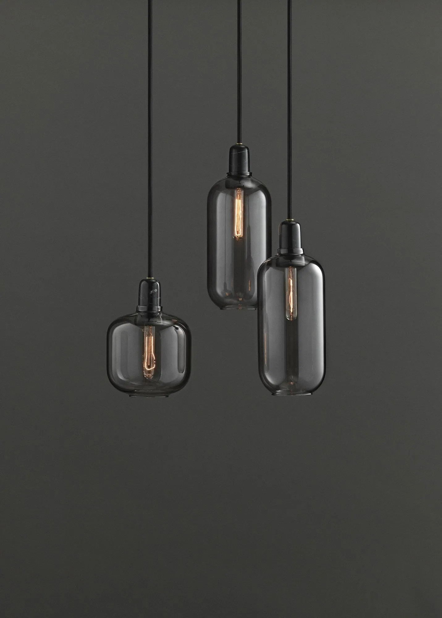 Amp φωτιστικό μεγάλο, γκρι-μαύρο Normann Copenhagen