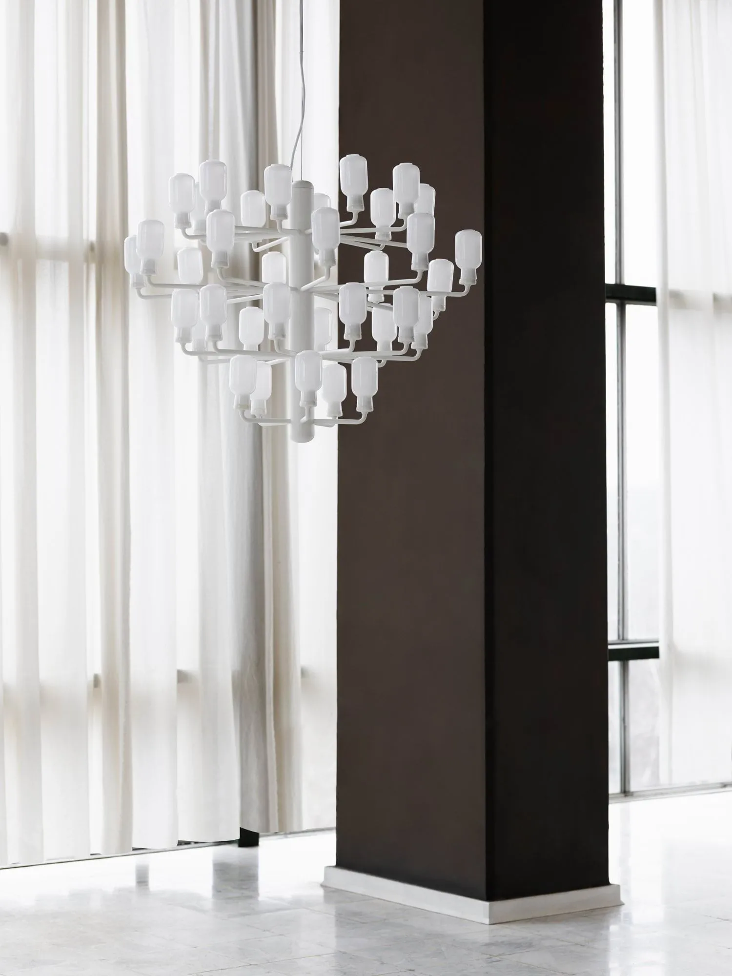 Πολυέλαιος Amp, άσπρο, μεγάλο Normann Copenhagen