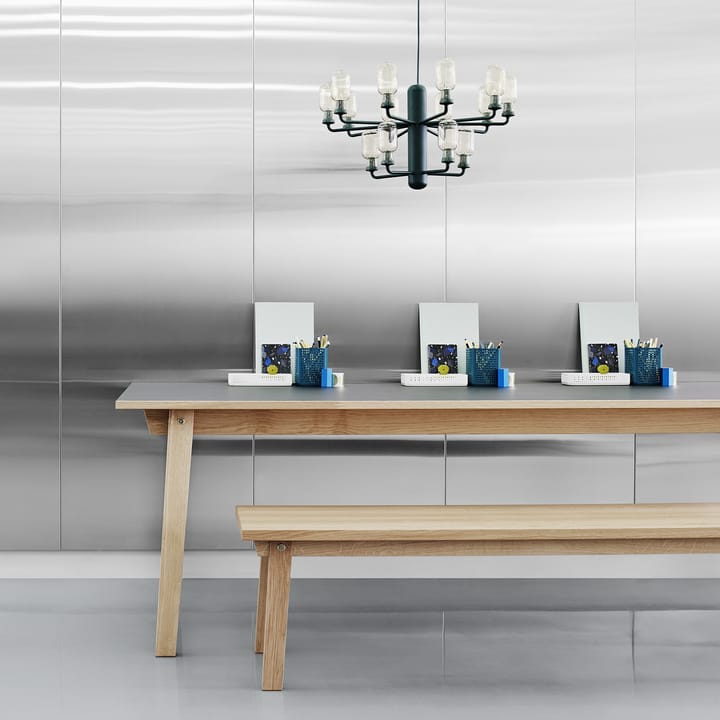 Πολυέλαιος Amp, μαύρο, μεγάλο Normann Copenhagen