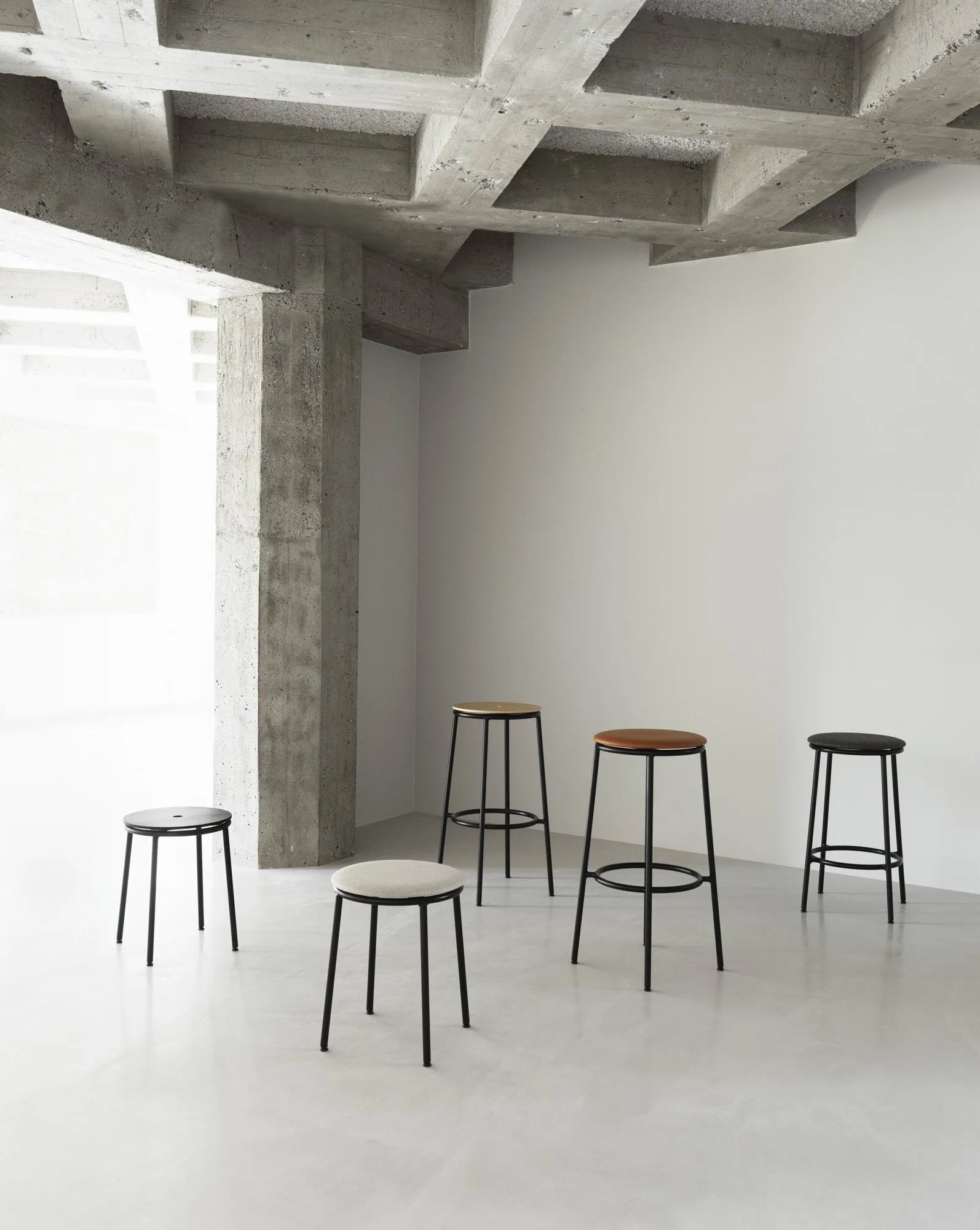 Σκαμπό, Circa, 45 εκ, Μαύρο αλουμίνιο Normann Copenhagen