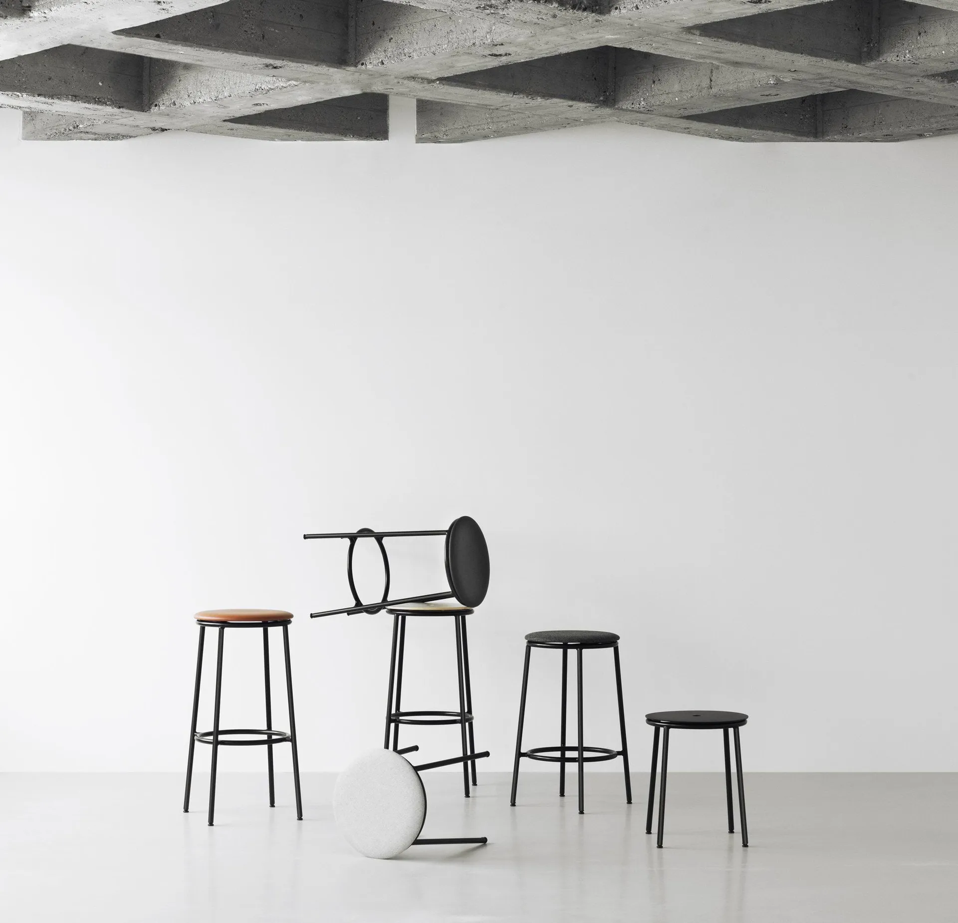 Σκαμπό, Circa, 45 εκ, Μαύρο αλουμίνιο Normann Copenhagen