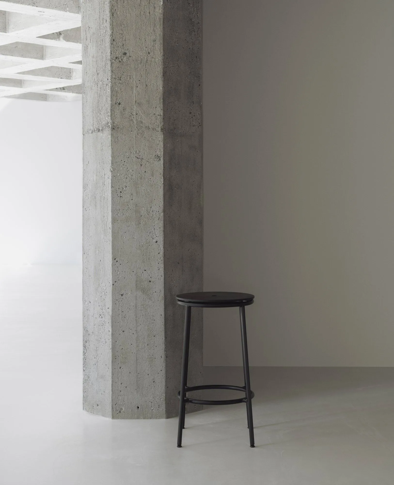 Ψηλό σκαμπό, Circa, 65 εκ, Μαύρο αλουμίνιο Normann Copenhagen