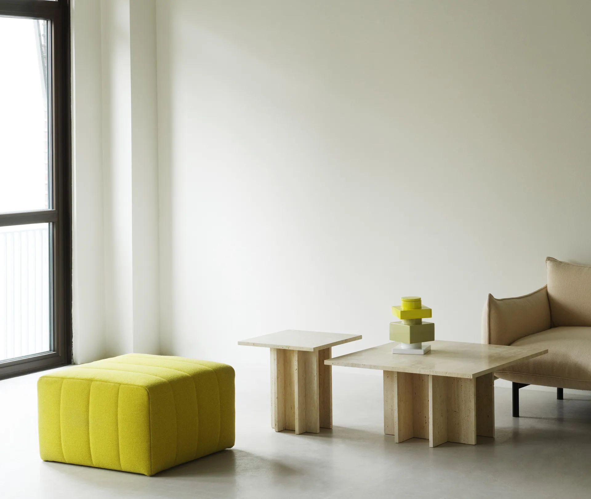 Μεγάλο τραπέζι σαλονιού Edge, Travertine Normann Copenhagen