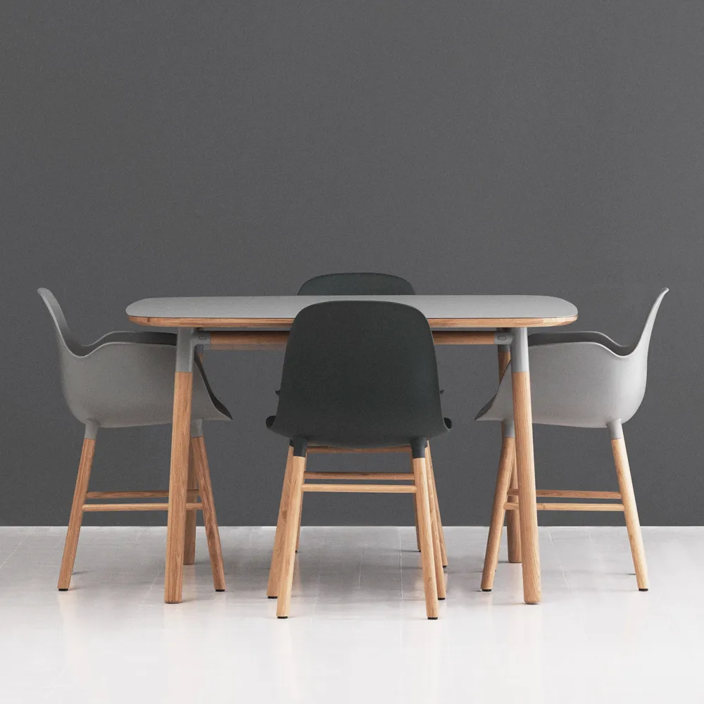 Τραπεζαρία Form 120x120 cm, Πράσινο. δρύινα πόδια Normann Copenhagen