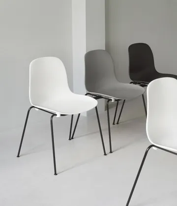 Form Chair στοιβαζόμενη καρέκλα με μαύρα πόδια 2 τεμαχίων, Γκρί - Normann Copenhagen