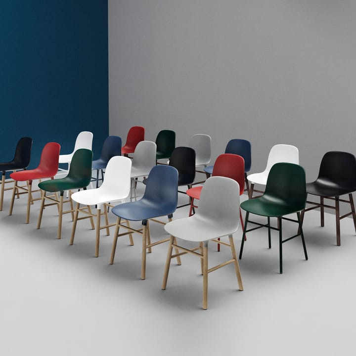 Καρέκλα Form, κόκκινο, πόδια δρυός Normann Copenhagen