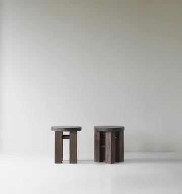 Fyr στρογγυλό σκαμπό 45 cm - Dark brown, Ø40x45 cm - Normann Copenhagen